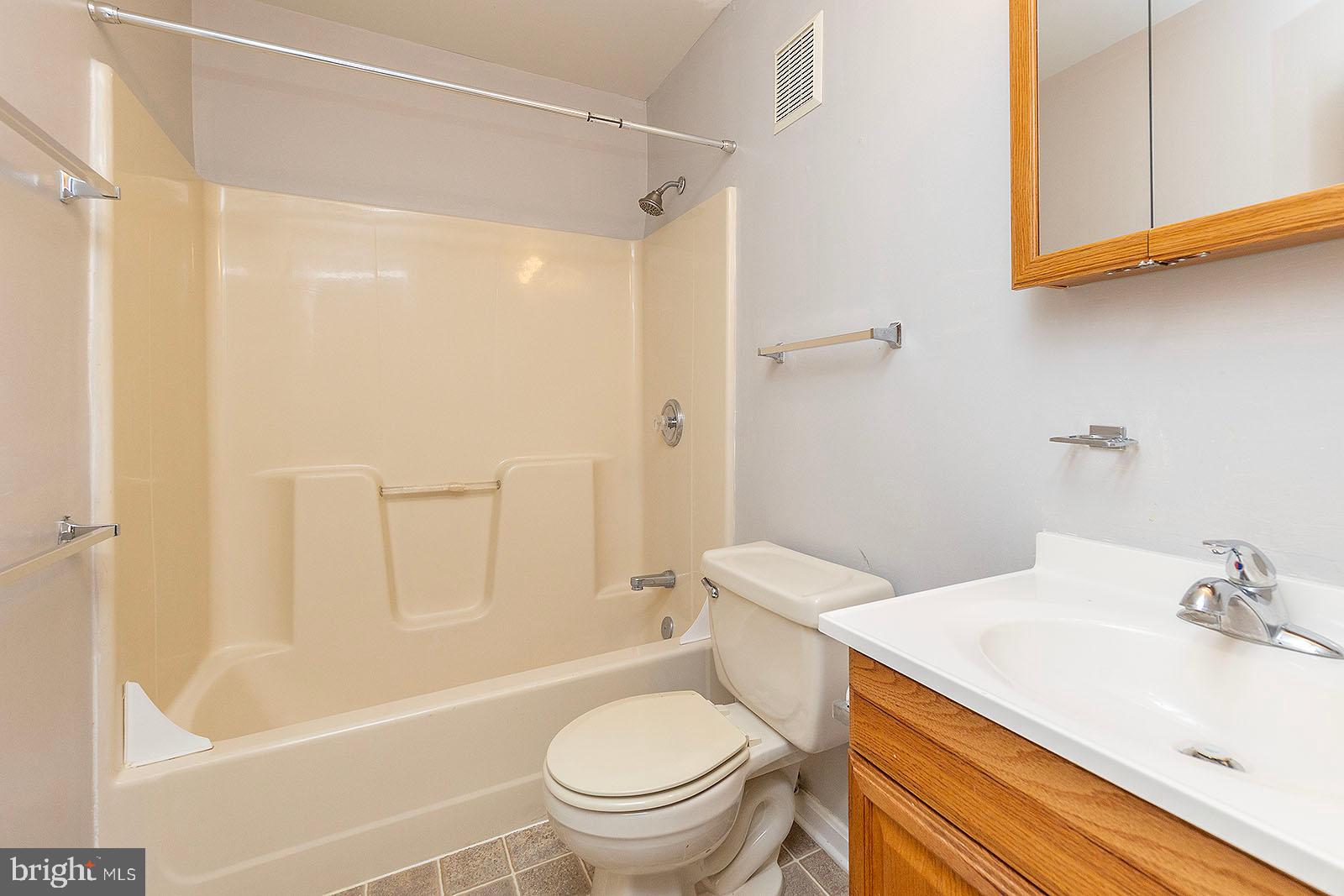 LAKESIDE - Residential Lease