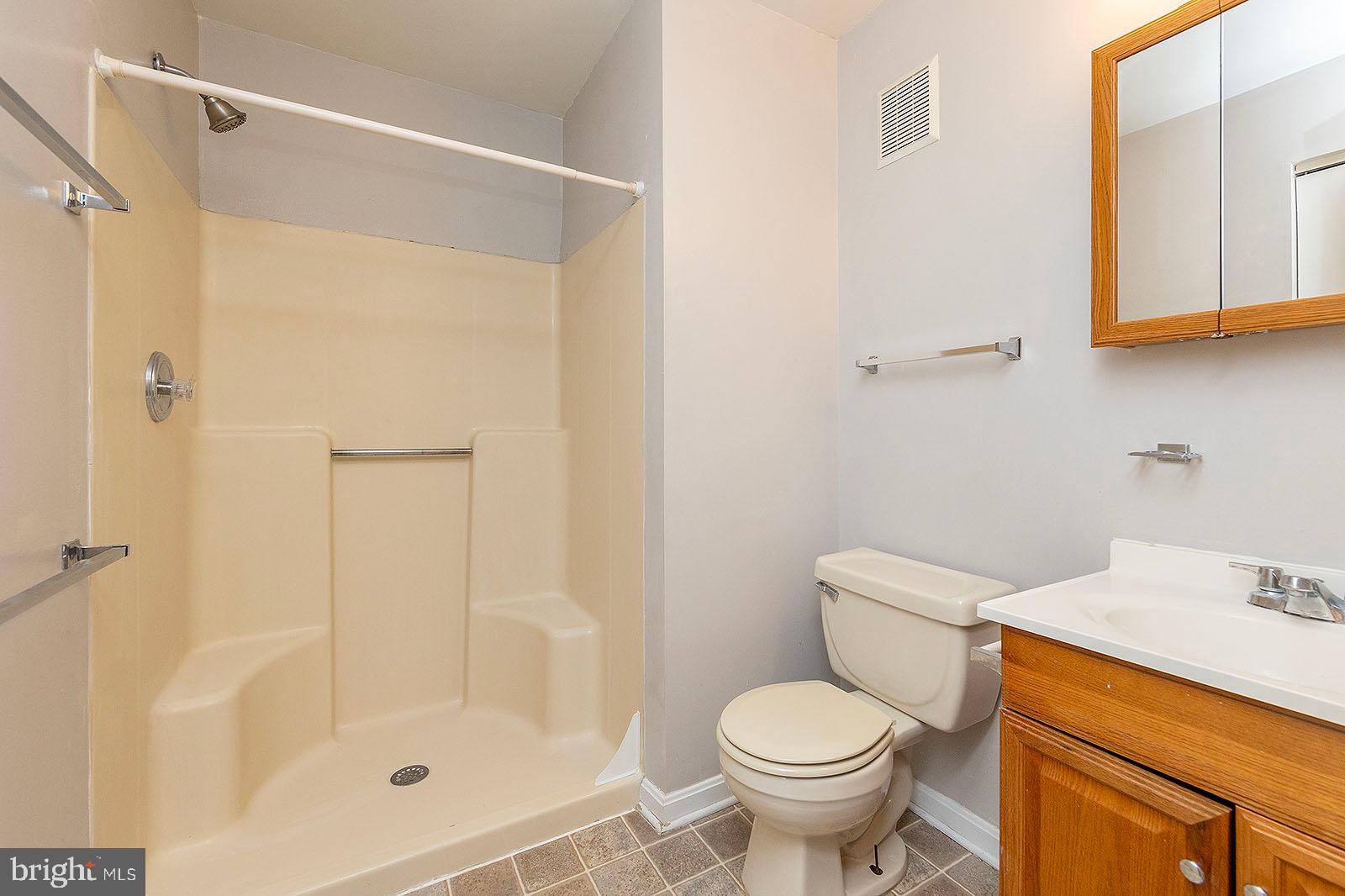 LAKESIDE - Residential Lease