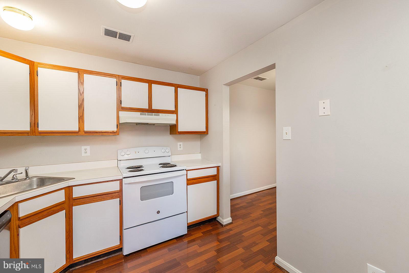 LAKESIDE - Residential Lease