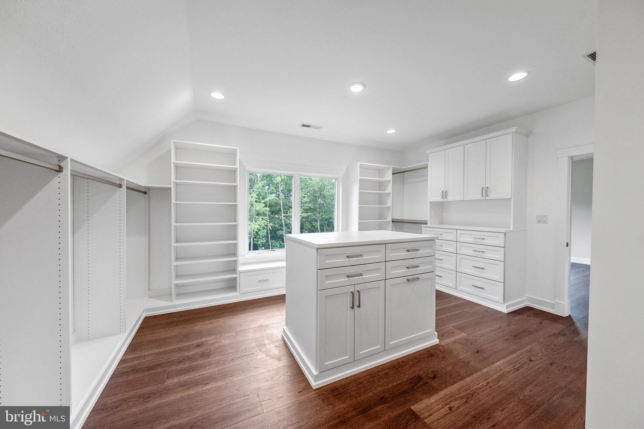 OAKWOOD - Residential