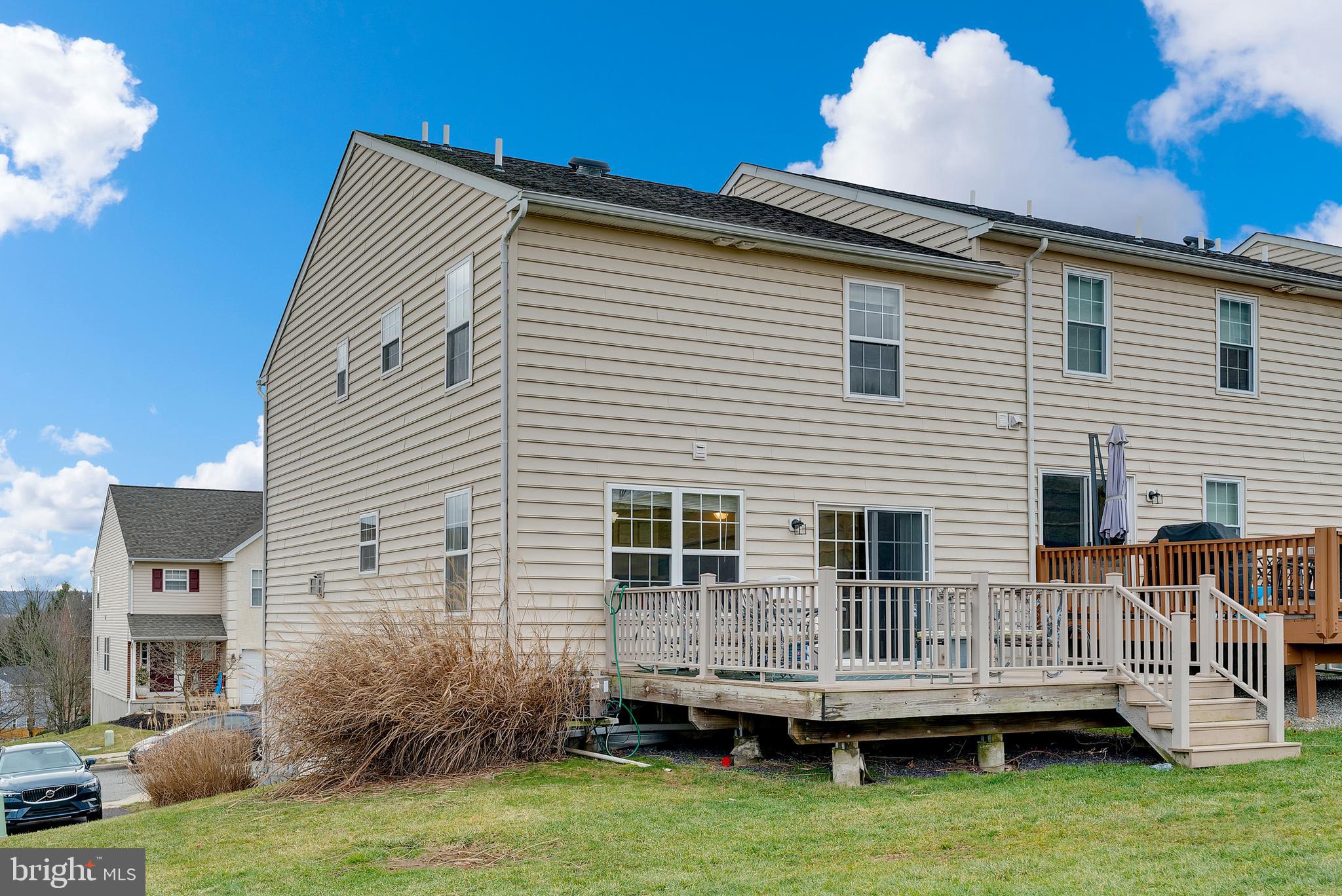 COURT AT THE LEDGES - Residential Lease