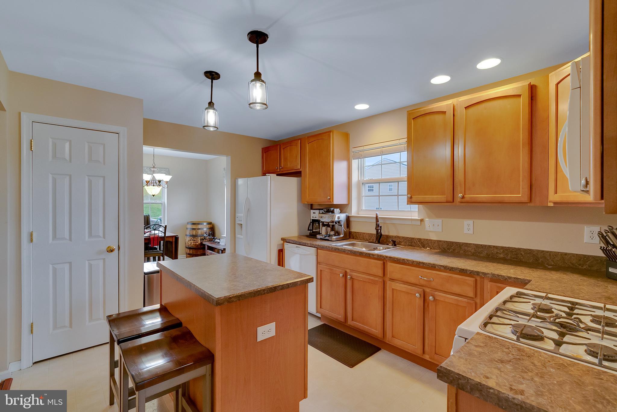 COURT AT THE LEDGES - Residential Lease