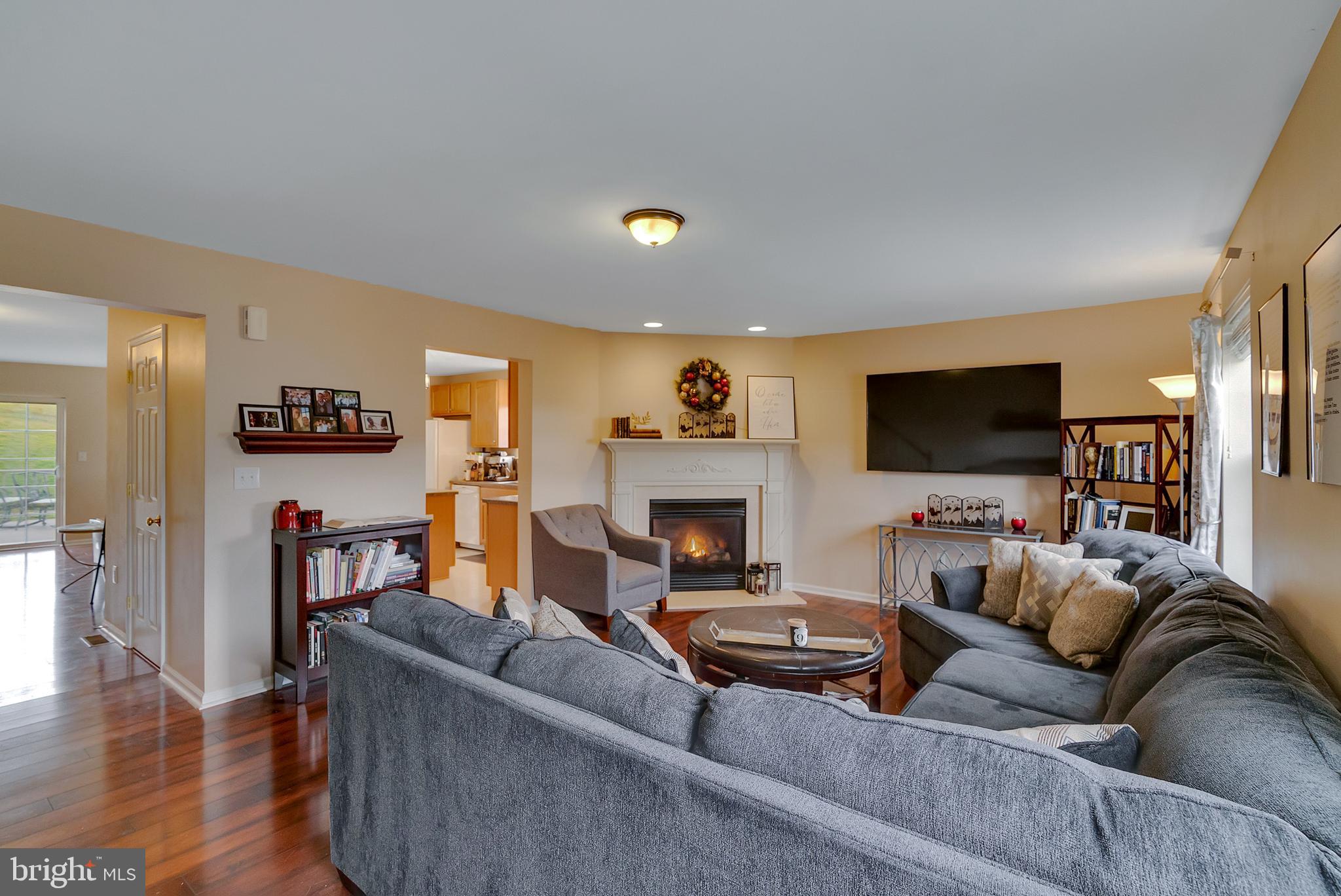 COURT AT THE LEDGES - Residential Lease