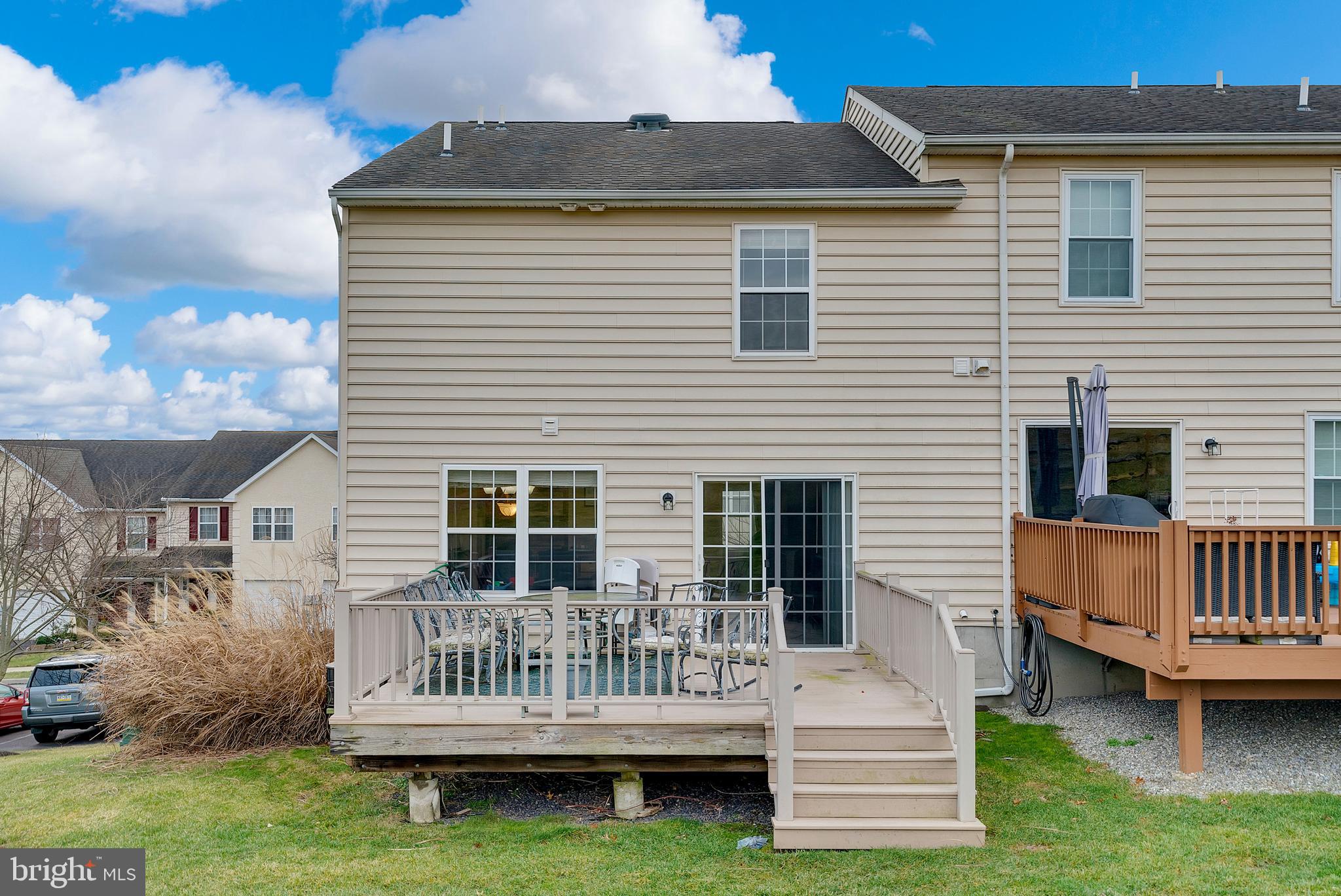 COURT AT THE LEDGES - Residential Lease