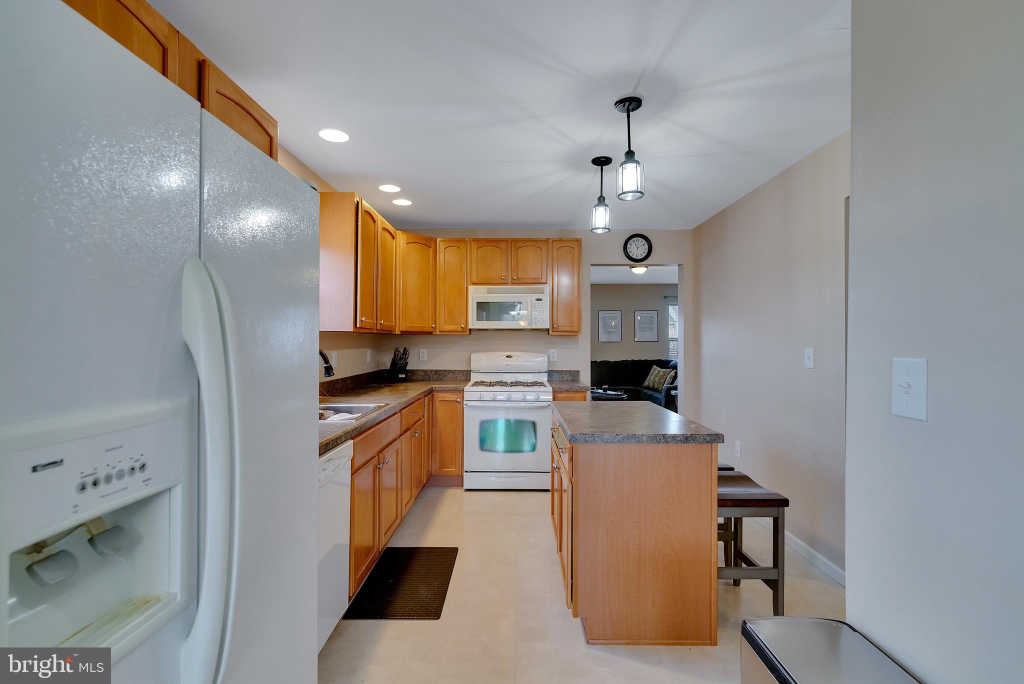 COURT AT THE LEDGES - Residential Lease