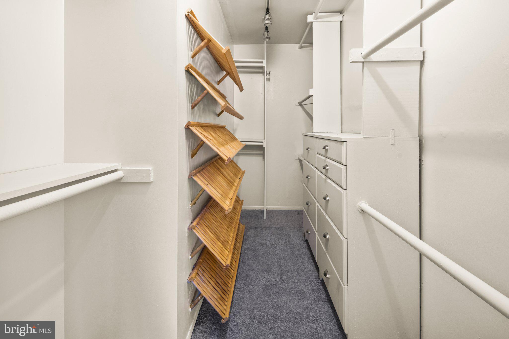 FINNS WALK - Residential Lease