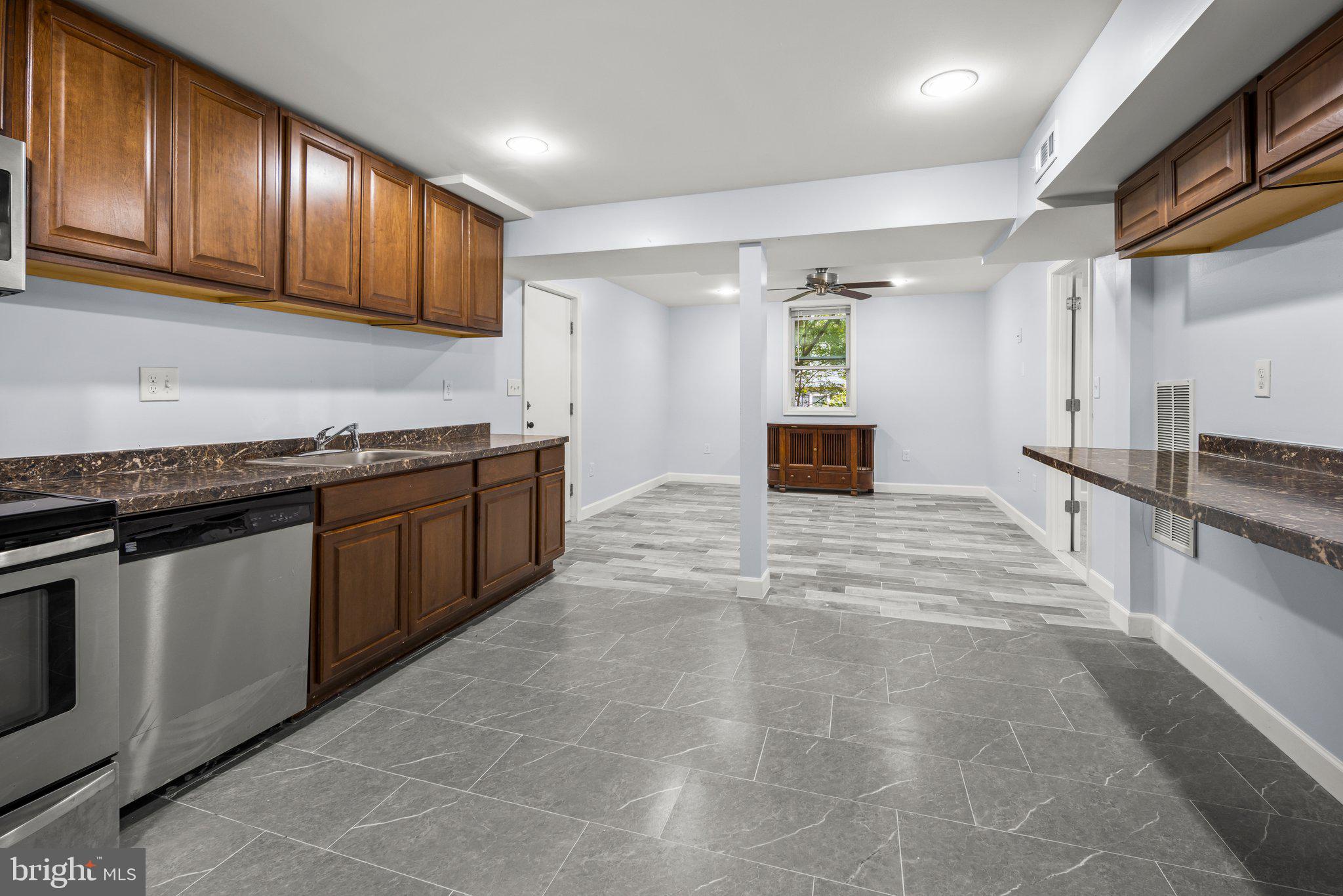 FINNS WALK - Residential Lease