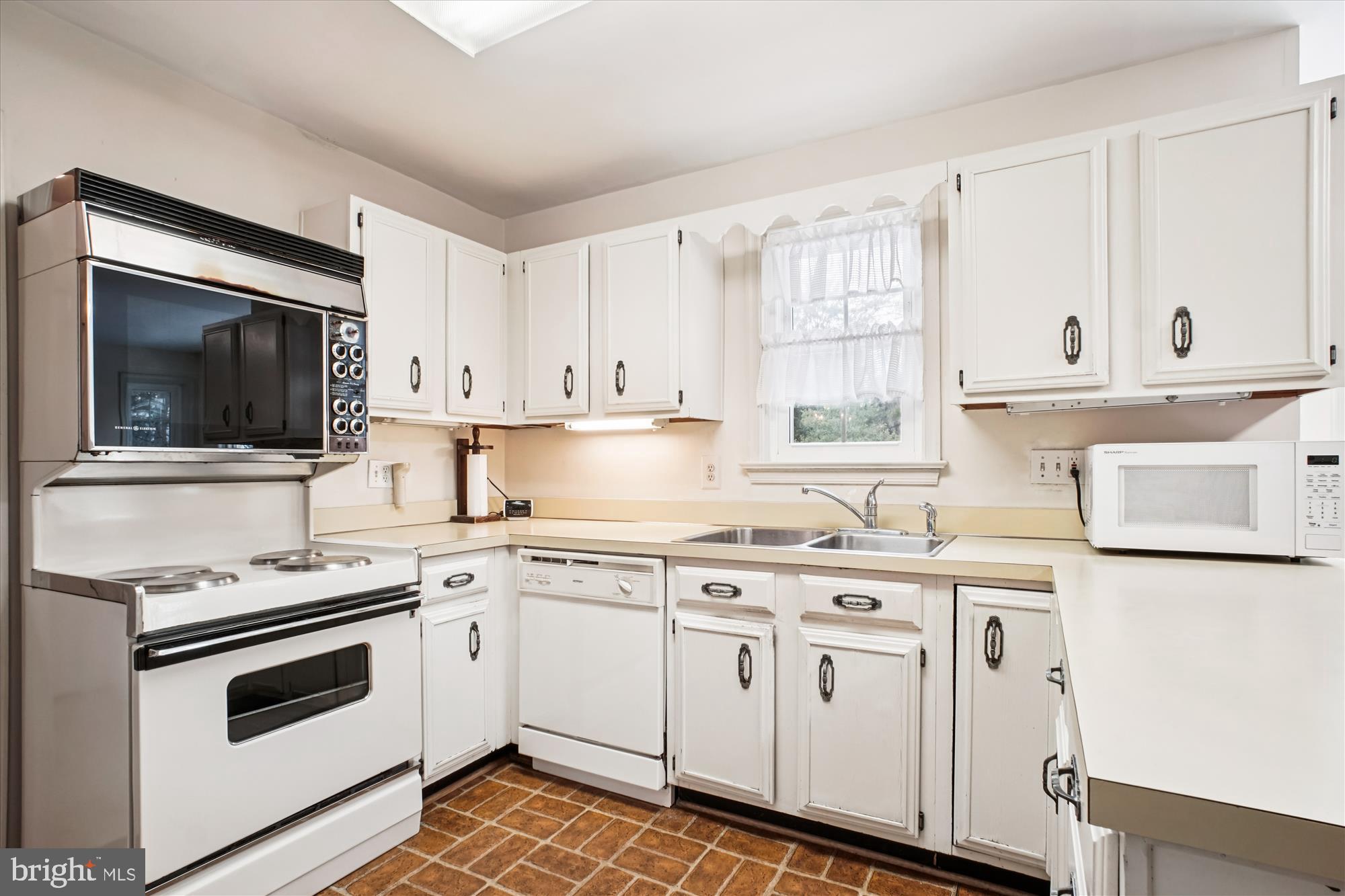 WOLF TRAP WOODS - Residential