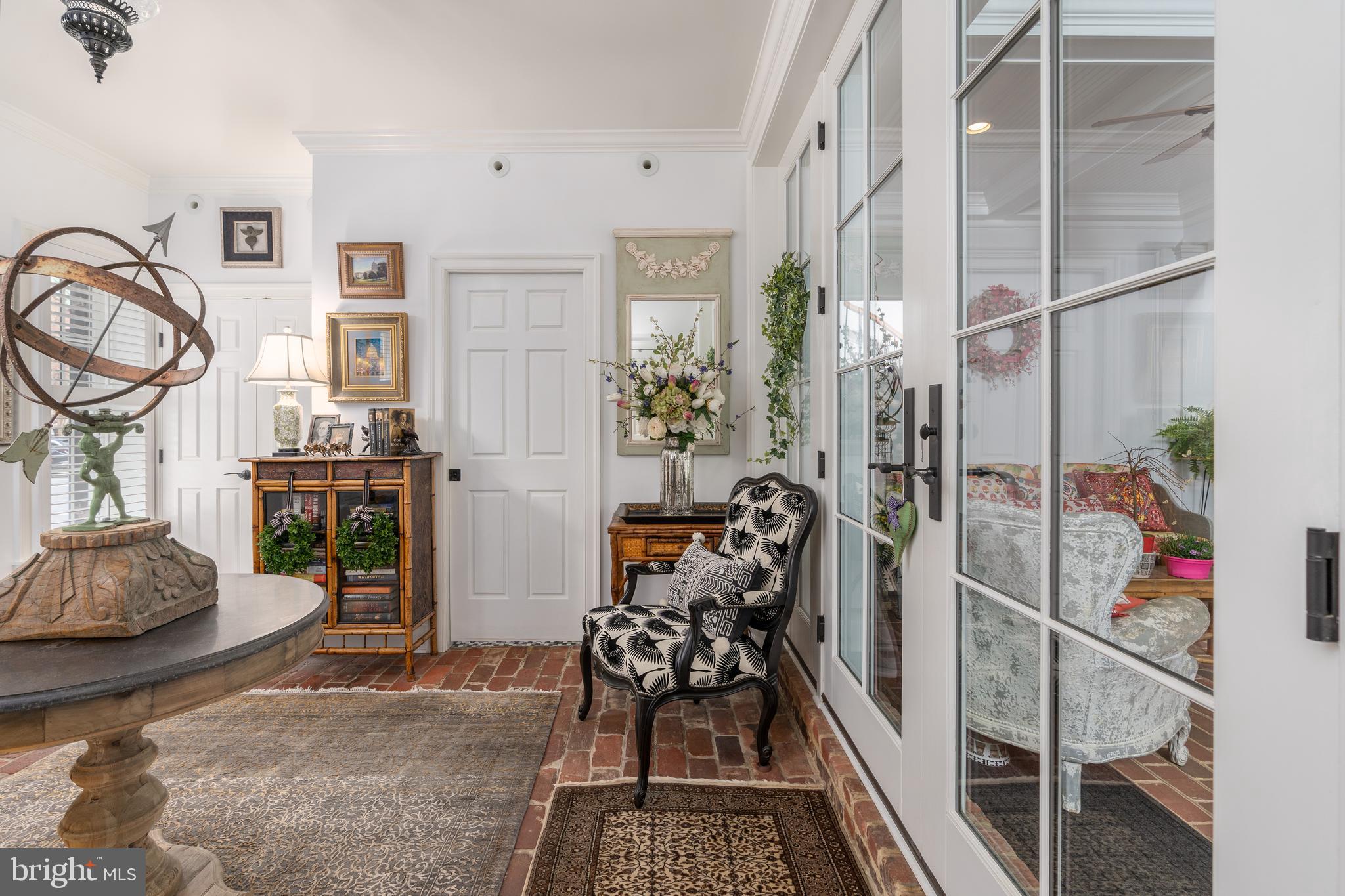 OLD TOWN ALEXANDRIA - Residential