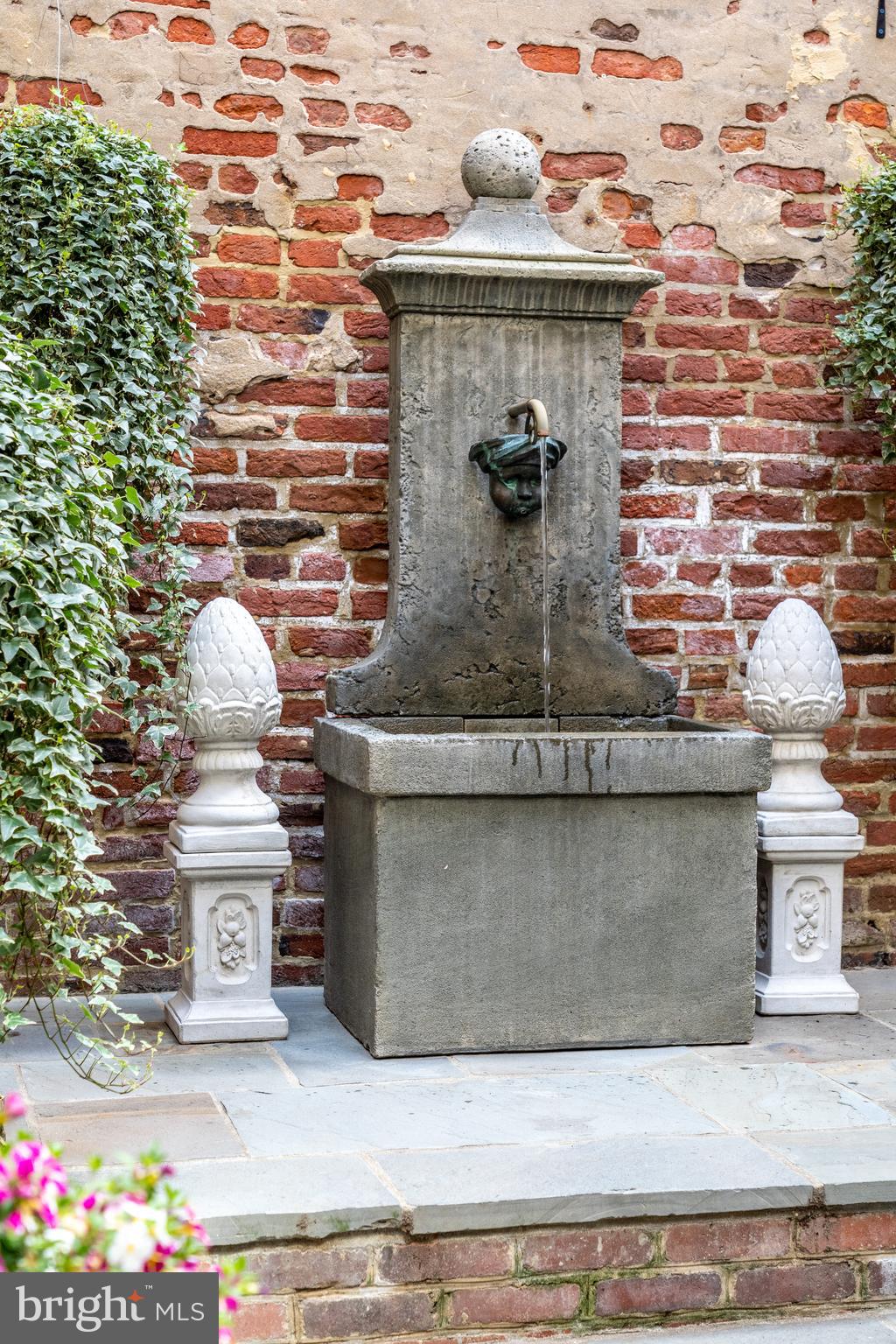 OLD TOWN ALEXANDRIA - Residential