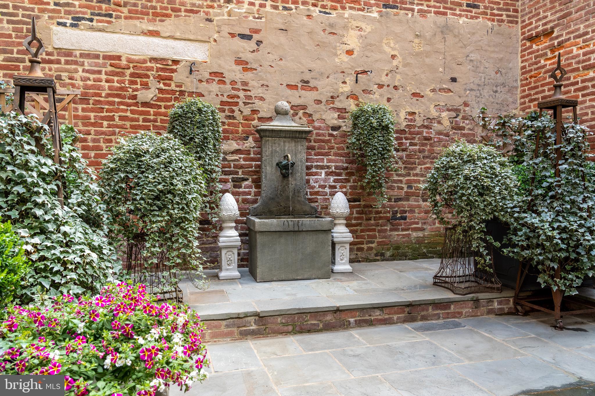 OLD TOWN ALEXANDRIA - Residential