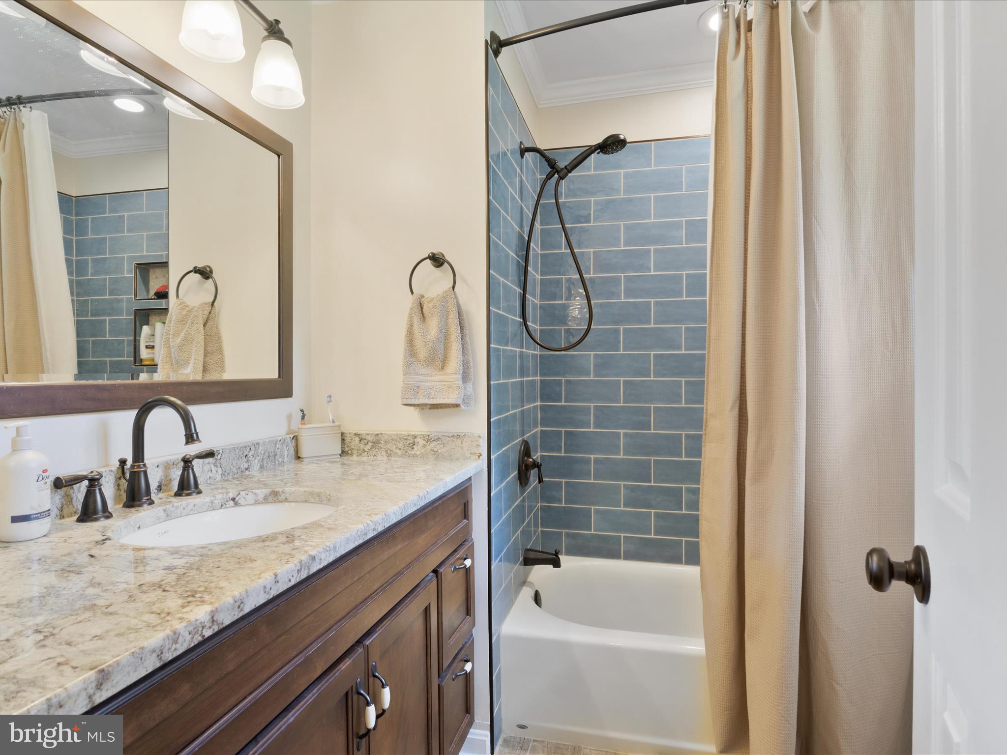 LAKEWOOD ESTATES - Residential