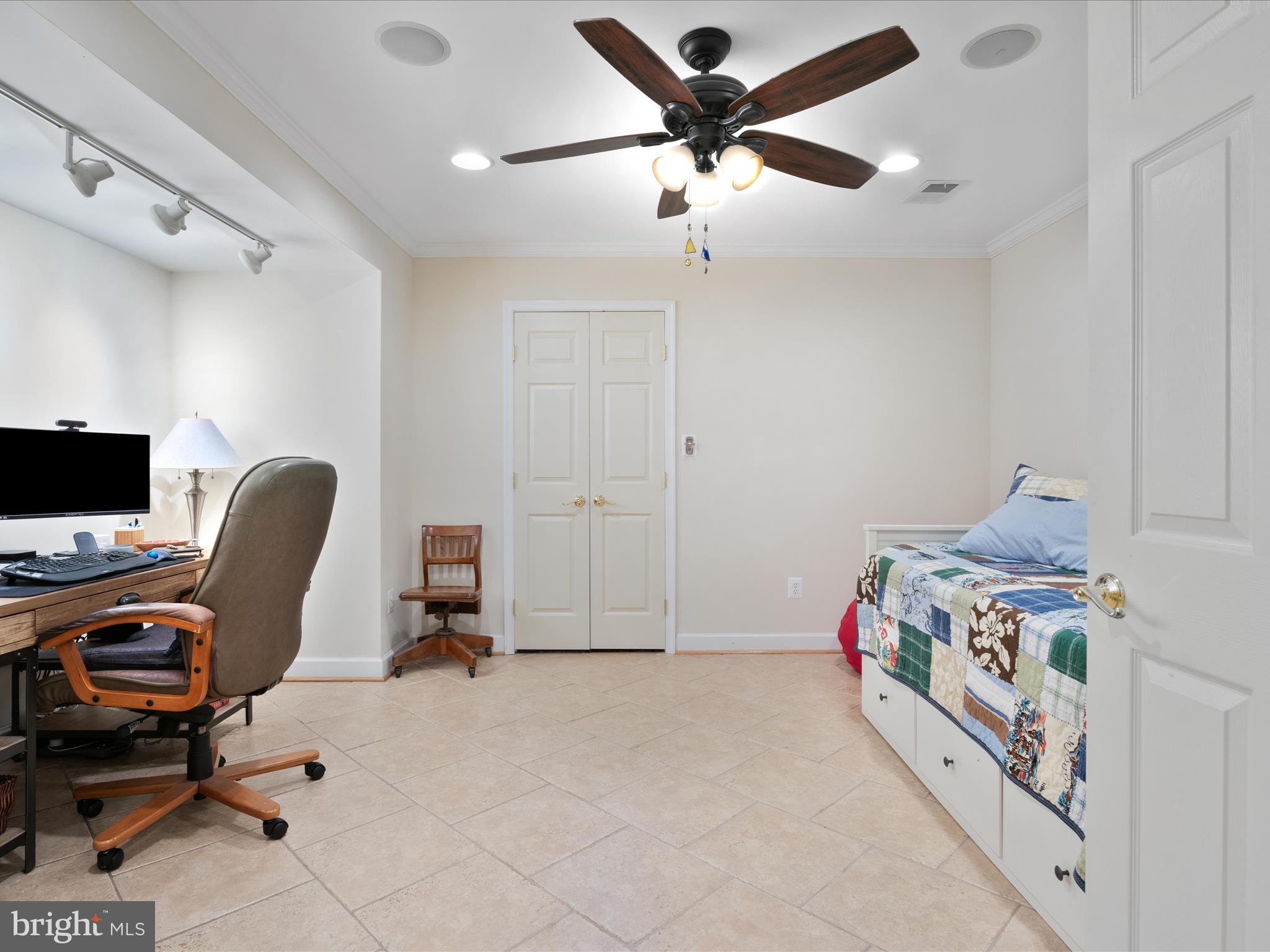 LAKEWOOD ESTATES - Residential