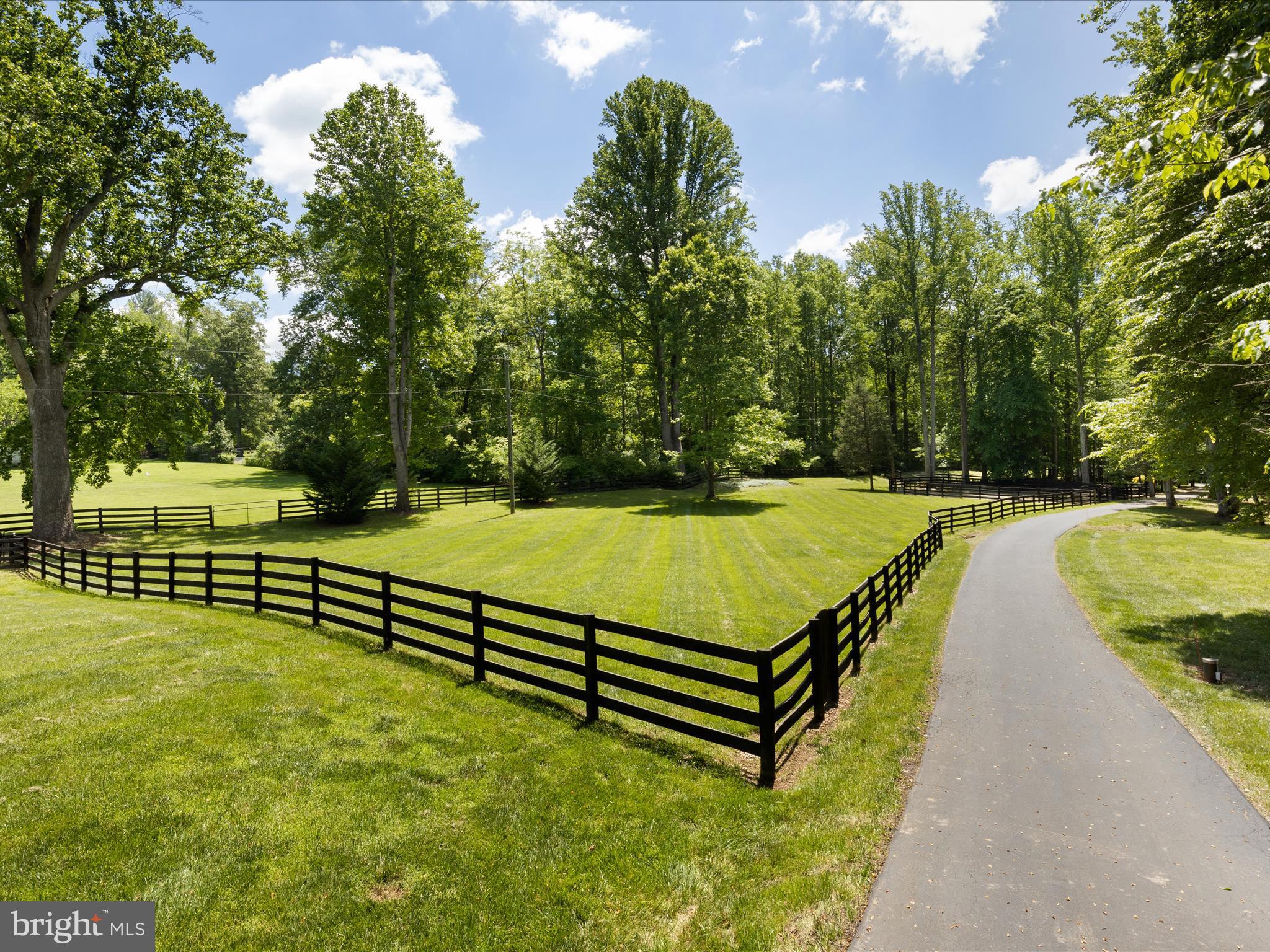 LAKEWOOD ESTATES - Residential