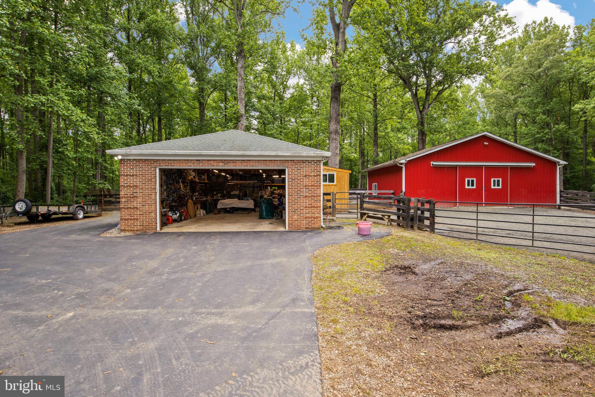 LAKEWOOD ESTATES - Residential