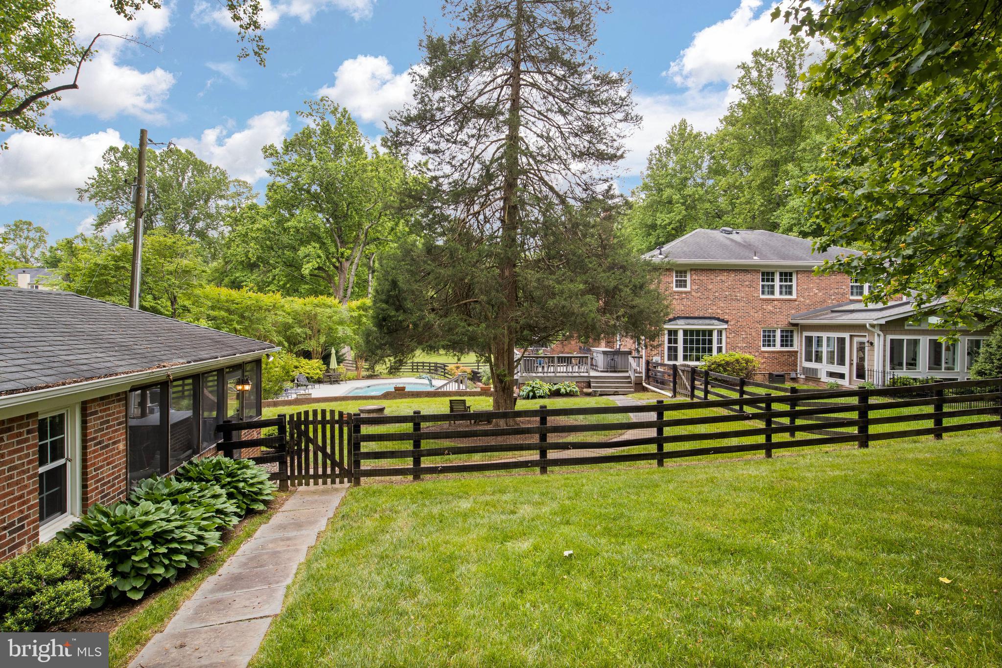 LAKEWOOD ESTATES - Residential