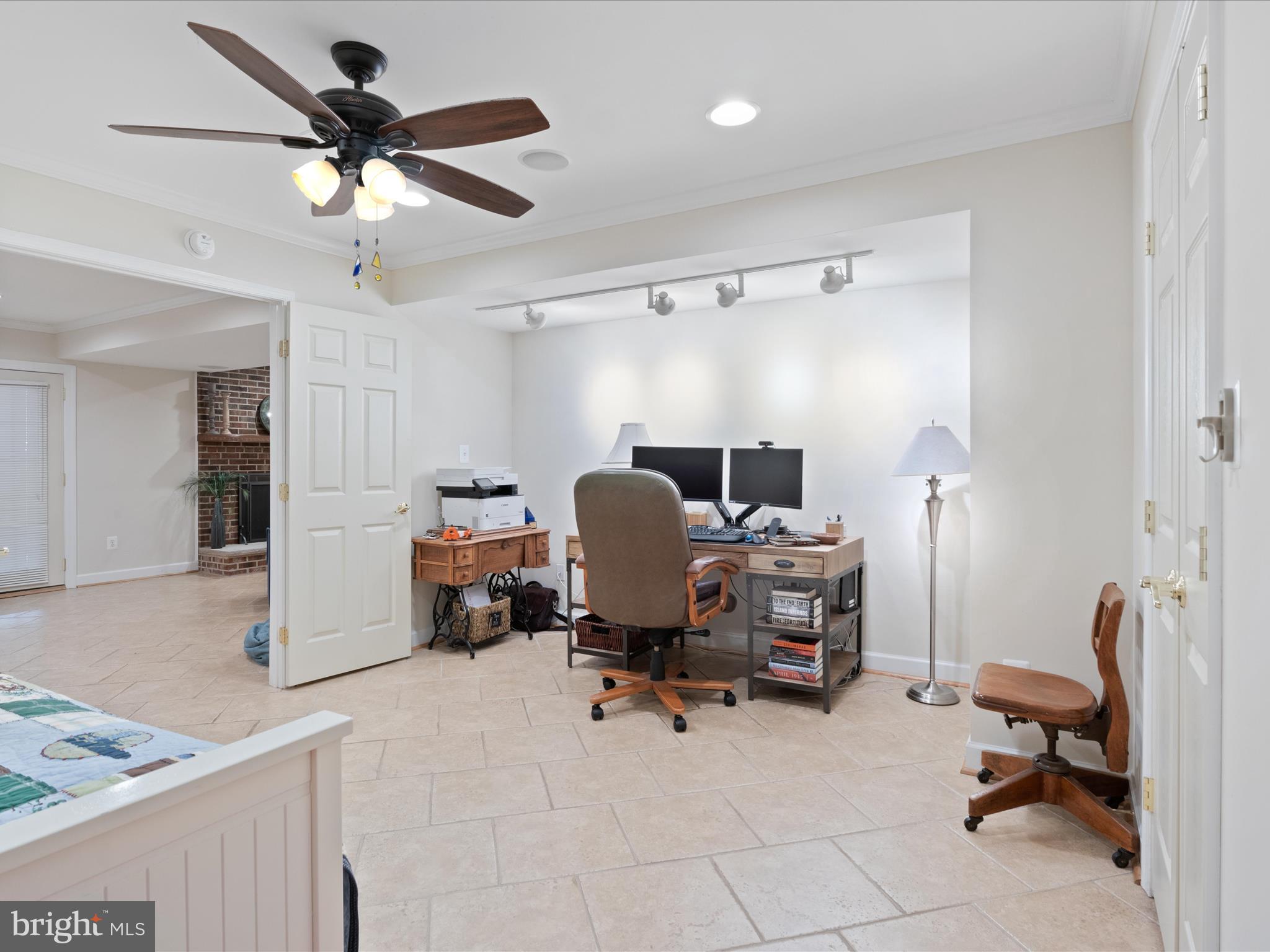 LAKEWOOD ESTATES - Residential