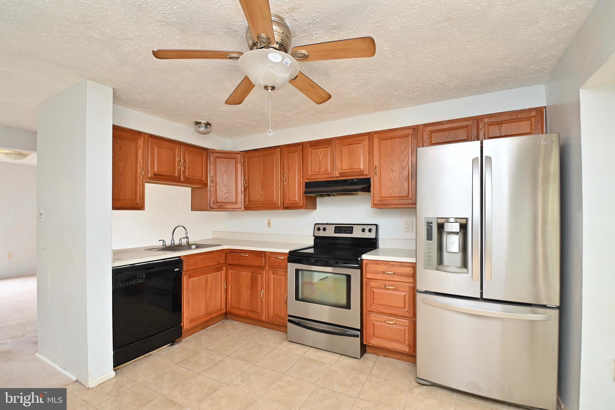 CLINTON PLAZA TOWNHOUSES - Residential