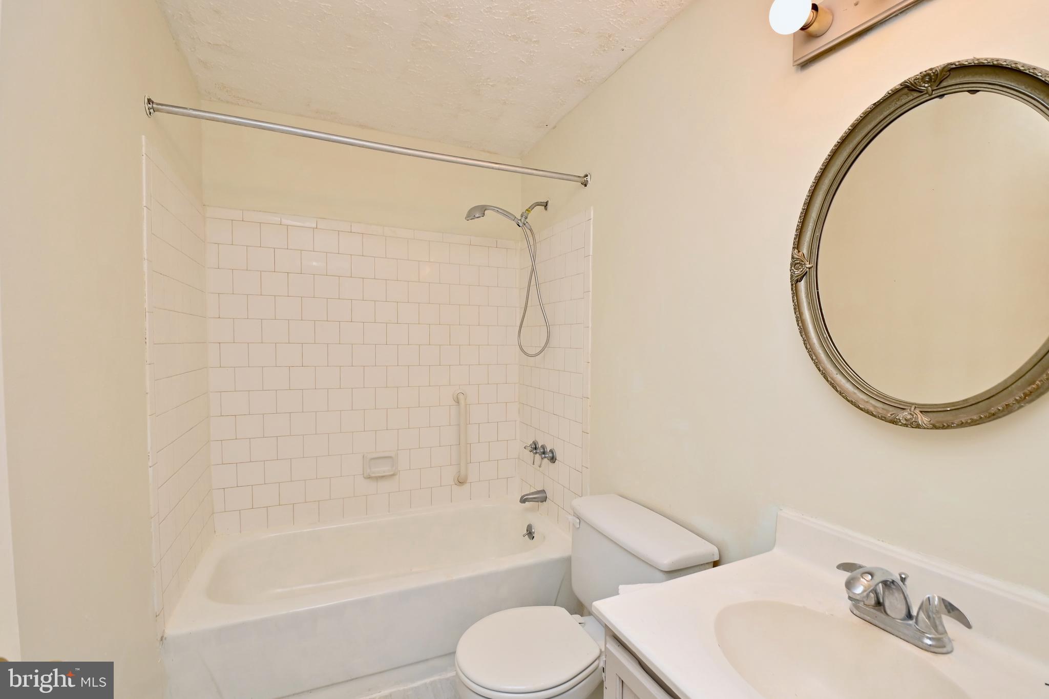 CLINTON PLAZA TOWNHOUSES - Residential