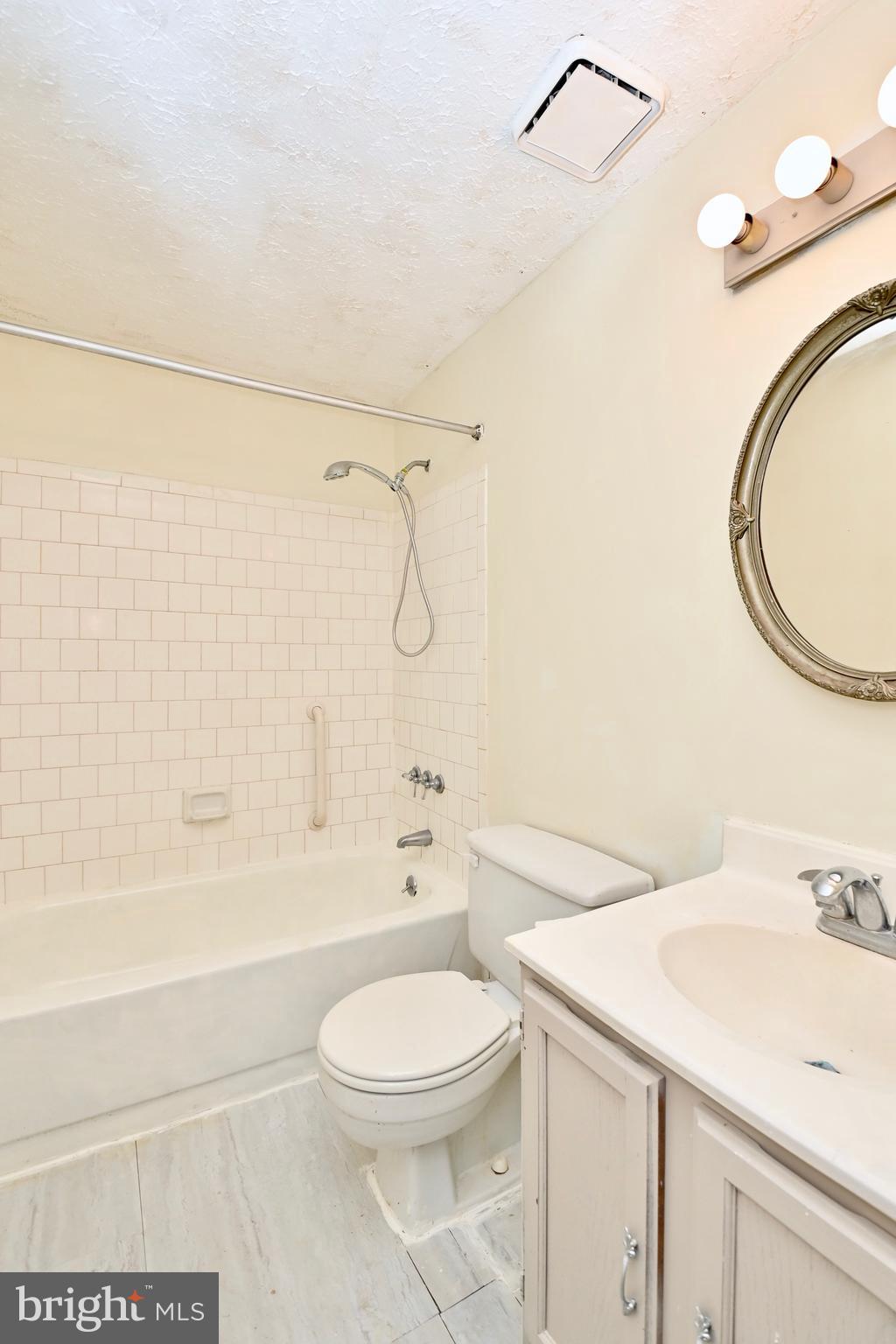 CLINTON PLAZA TOWNHOUSES - Residential