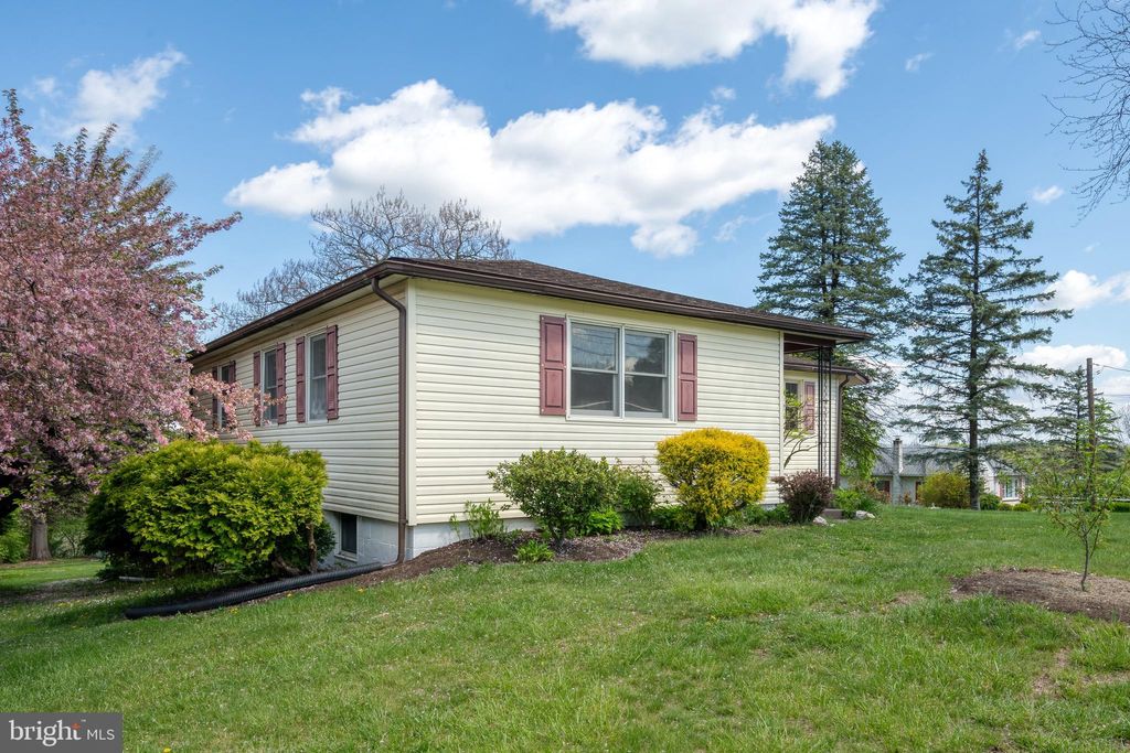 Photo of 108 Snavely Mill Road, Lititz, PA 17543 (MLS # PALA2050196)