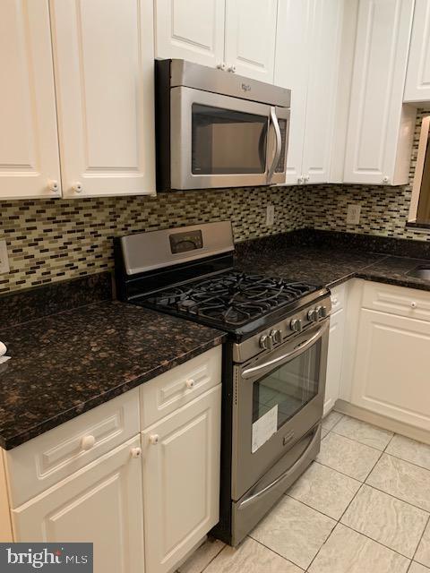 MANORS AT MCNAIR FARMS - Residential Lease