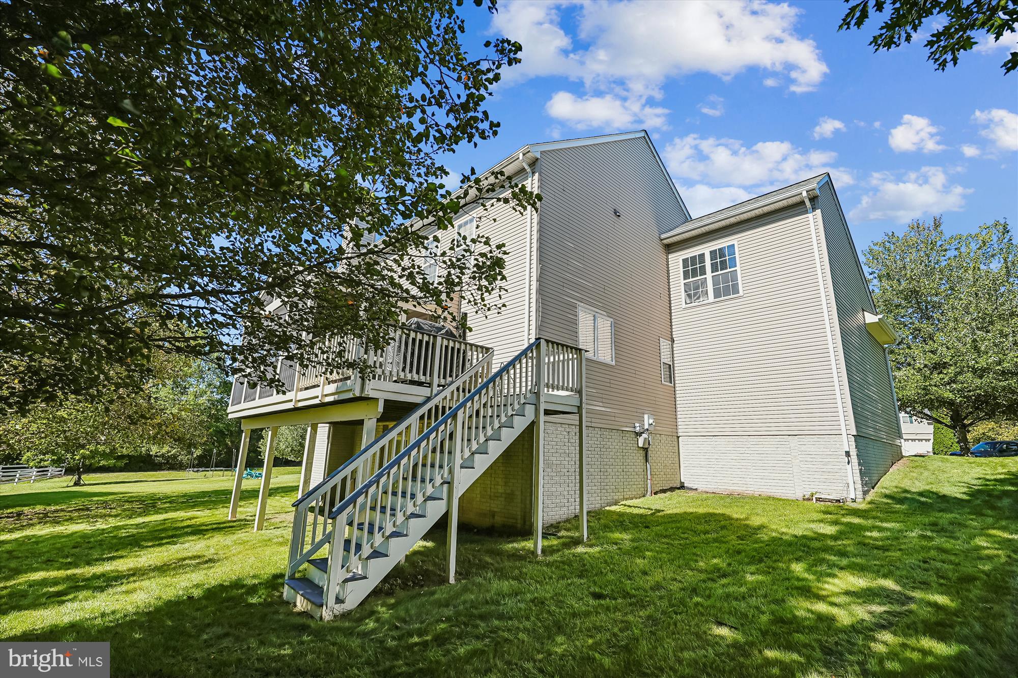 ROUND HILL - Residential