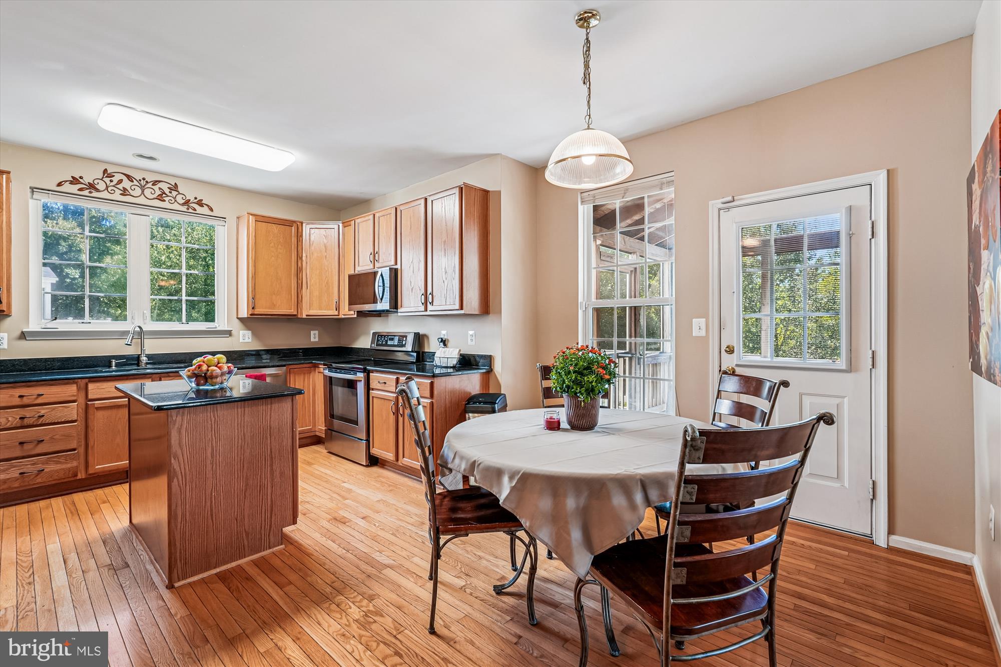 ROUND HILL - Residential