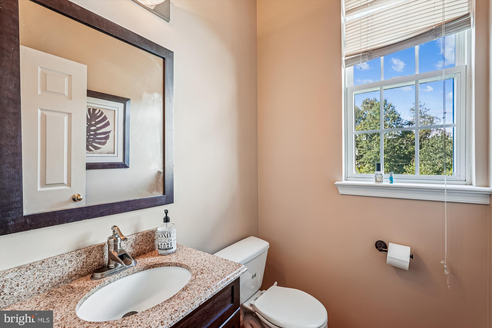 ROUND HILL - Residential