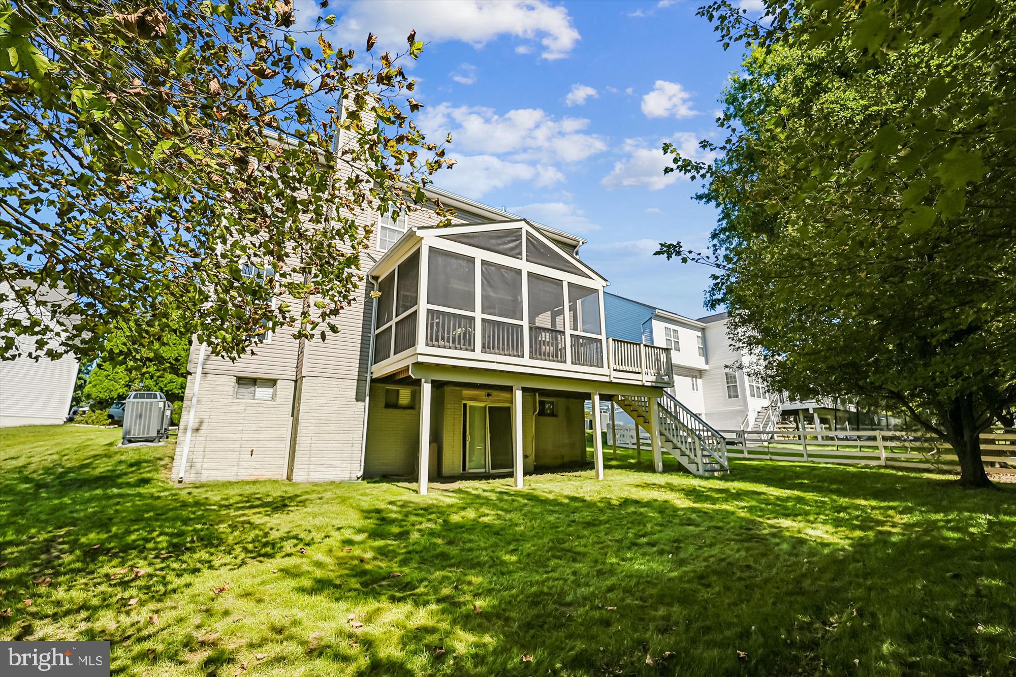 ROUND HILL - Residential