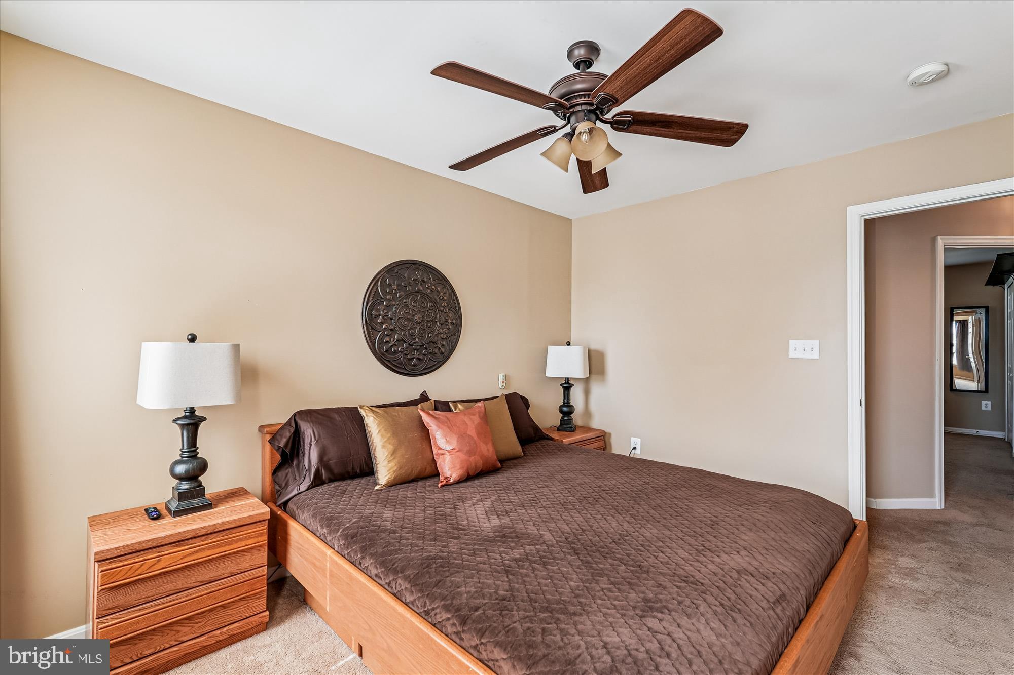 ROUND HILL - Residential