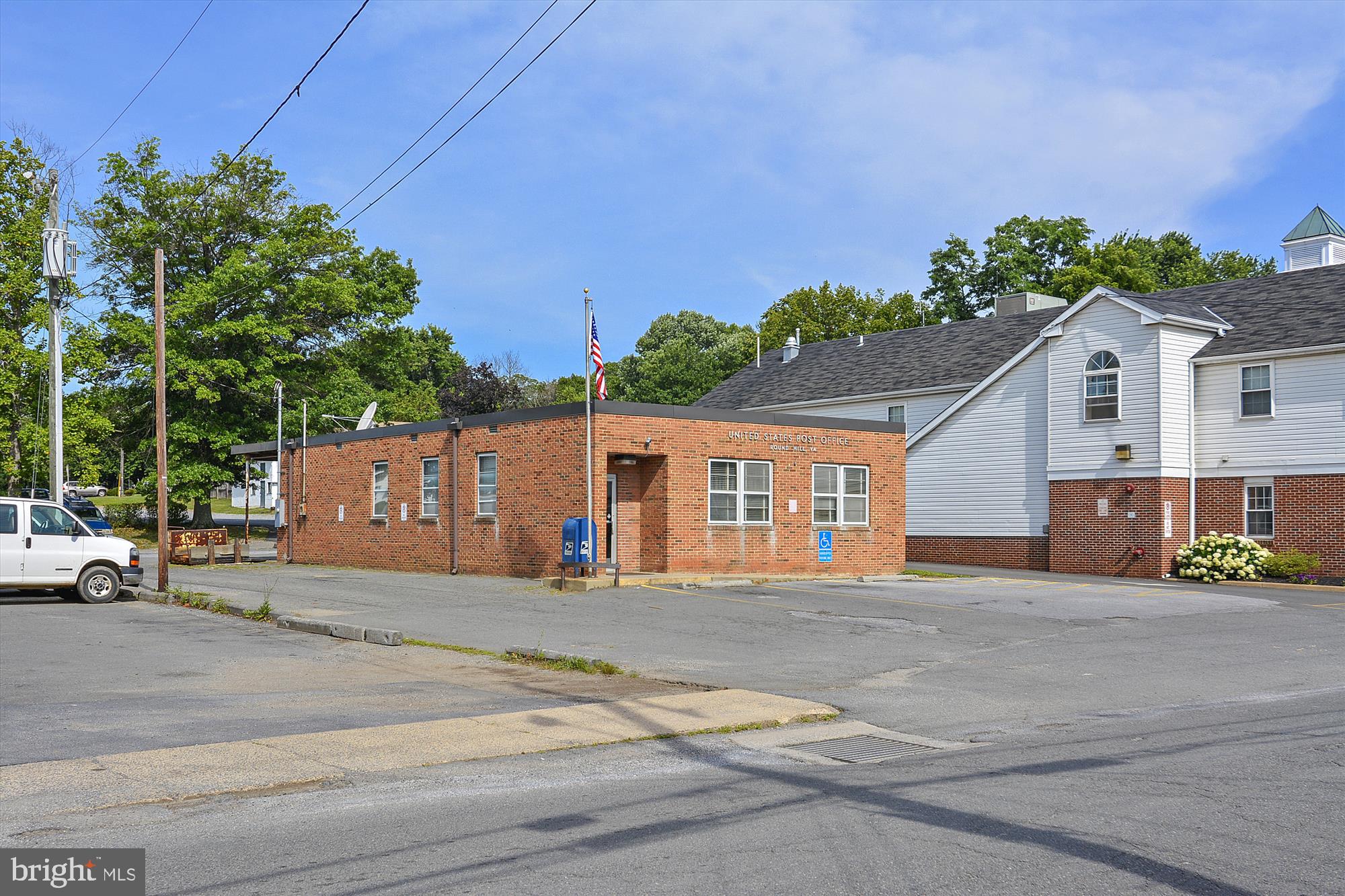 ROUND HILL - Residential