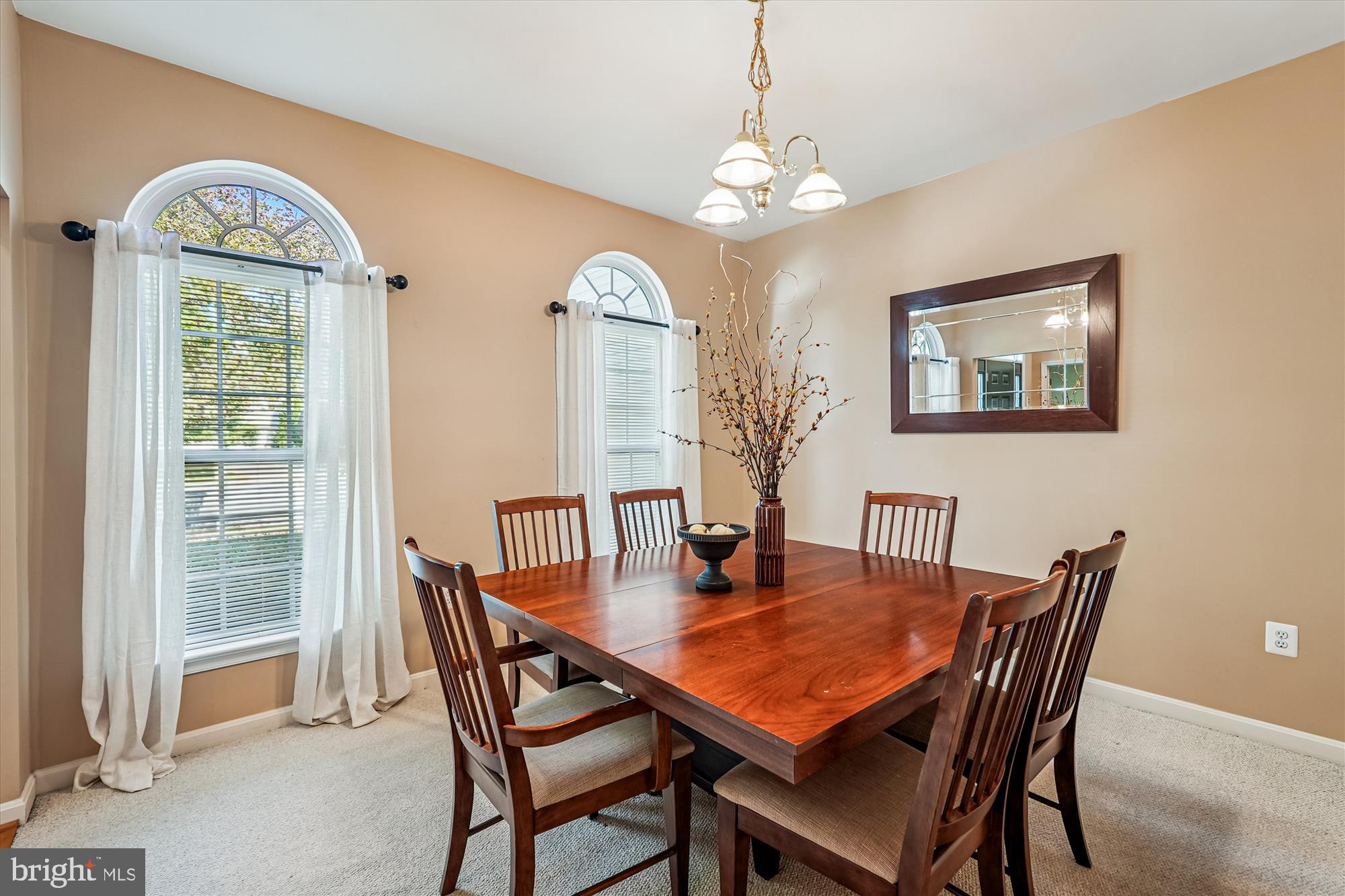 ROUND HILL - Residential