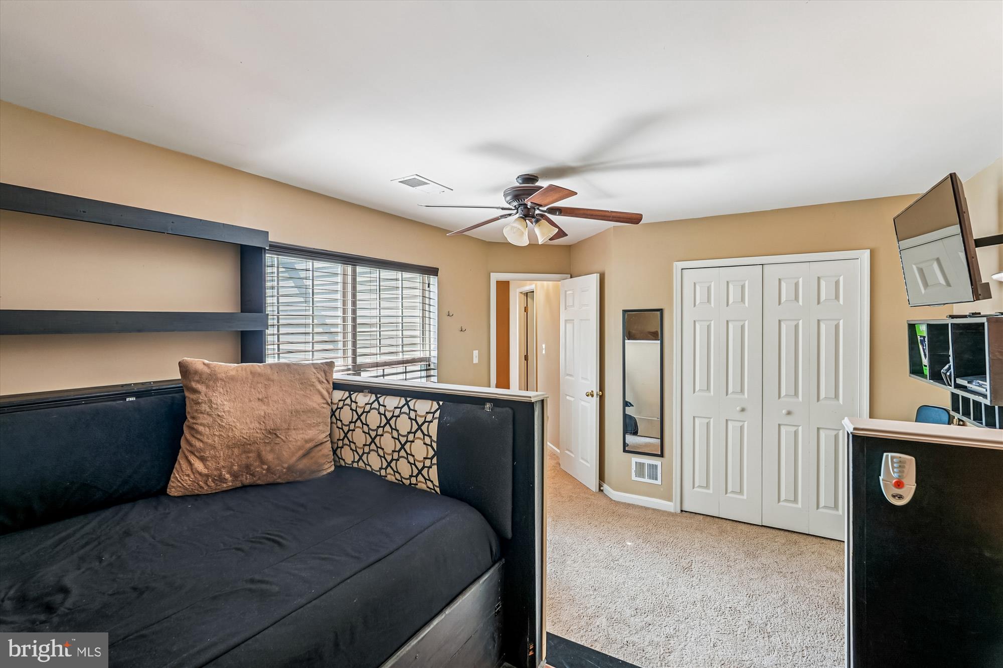 ROUND HILL - Residential