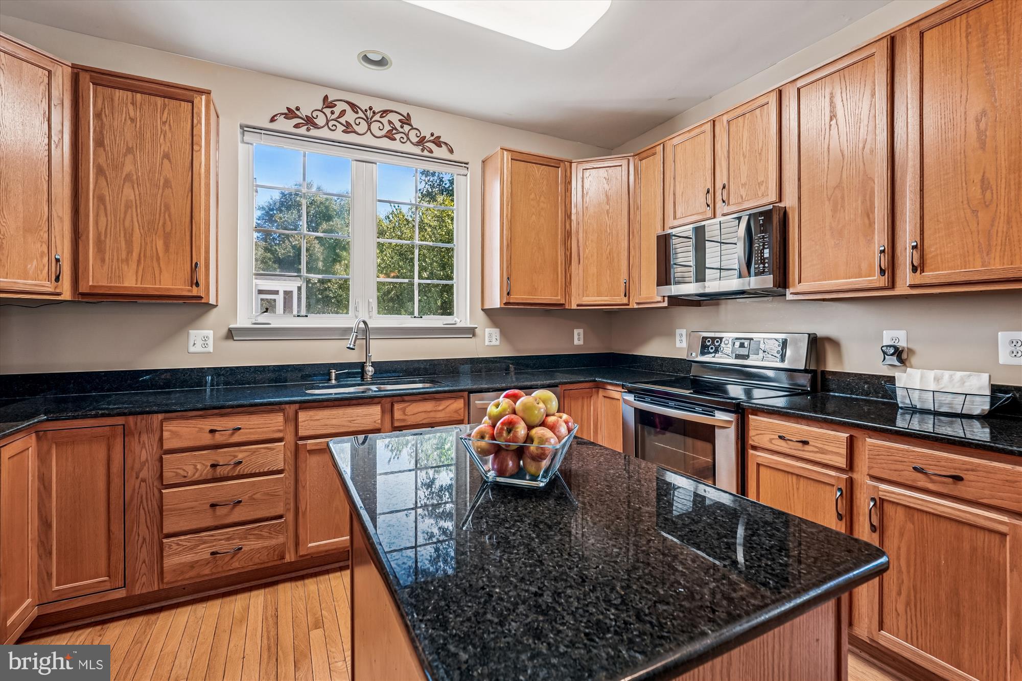 ROUND HILL - Residential