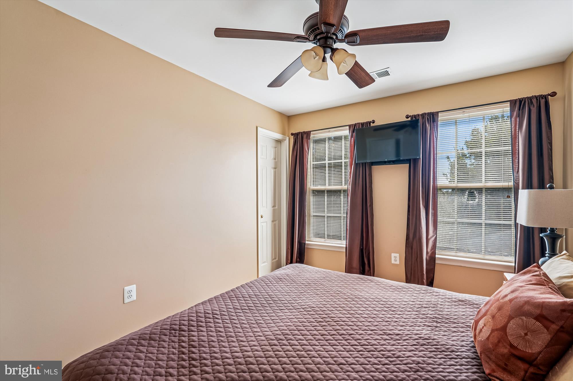 ROUND HILL - Residential