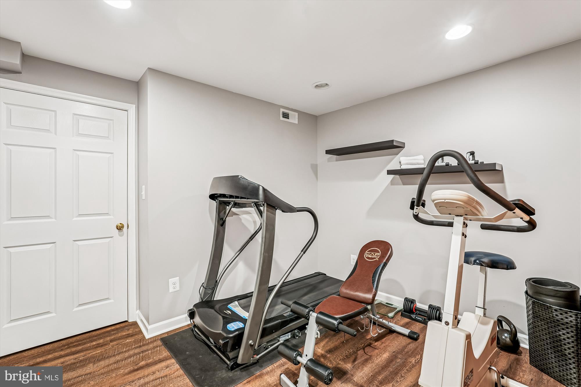 ROUND HILL - Residential