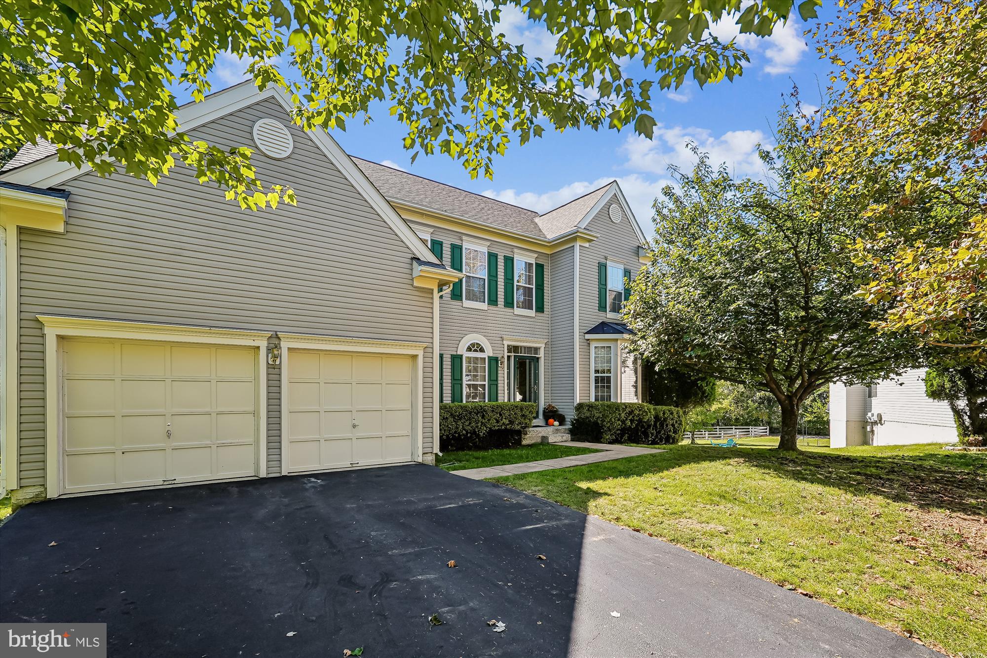 ROUND HILL - Residential