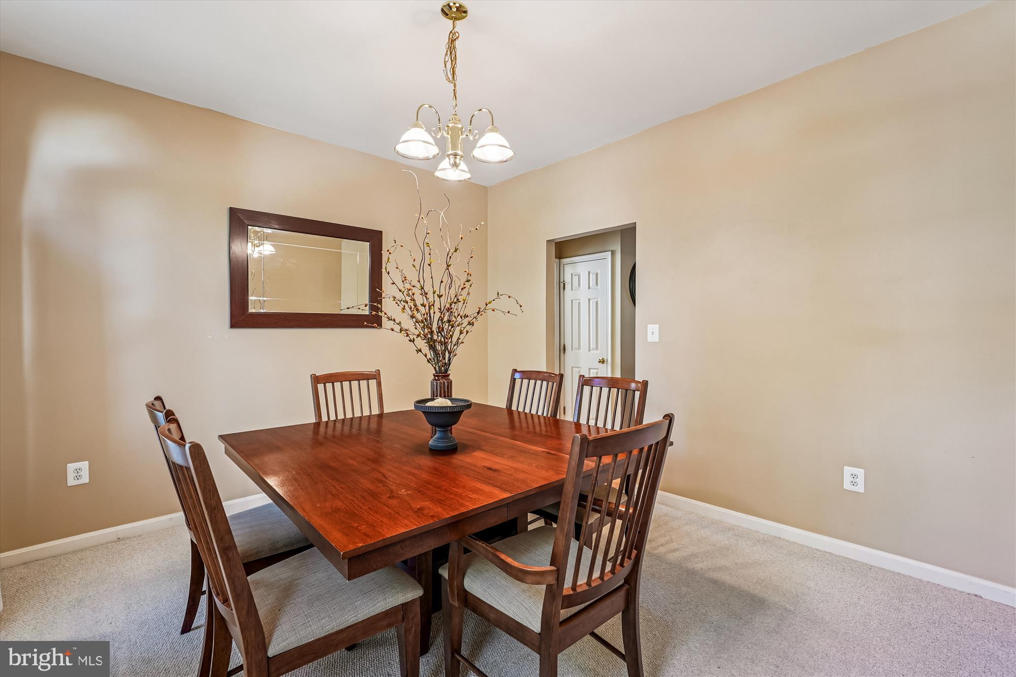 ROUND HILL - Residential