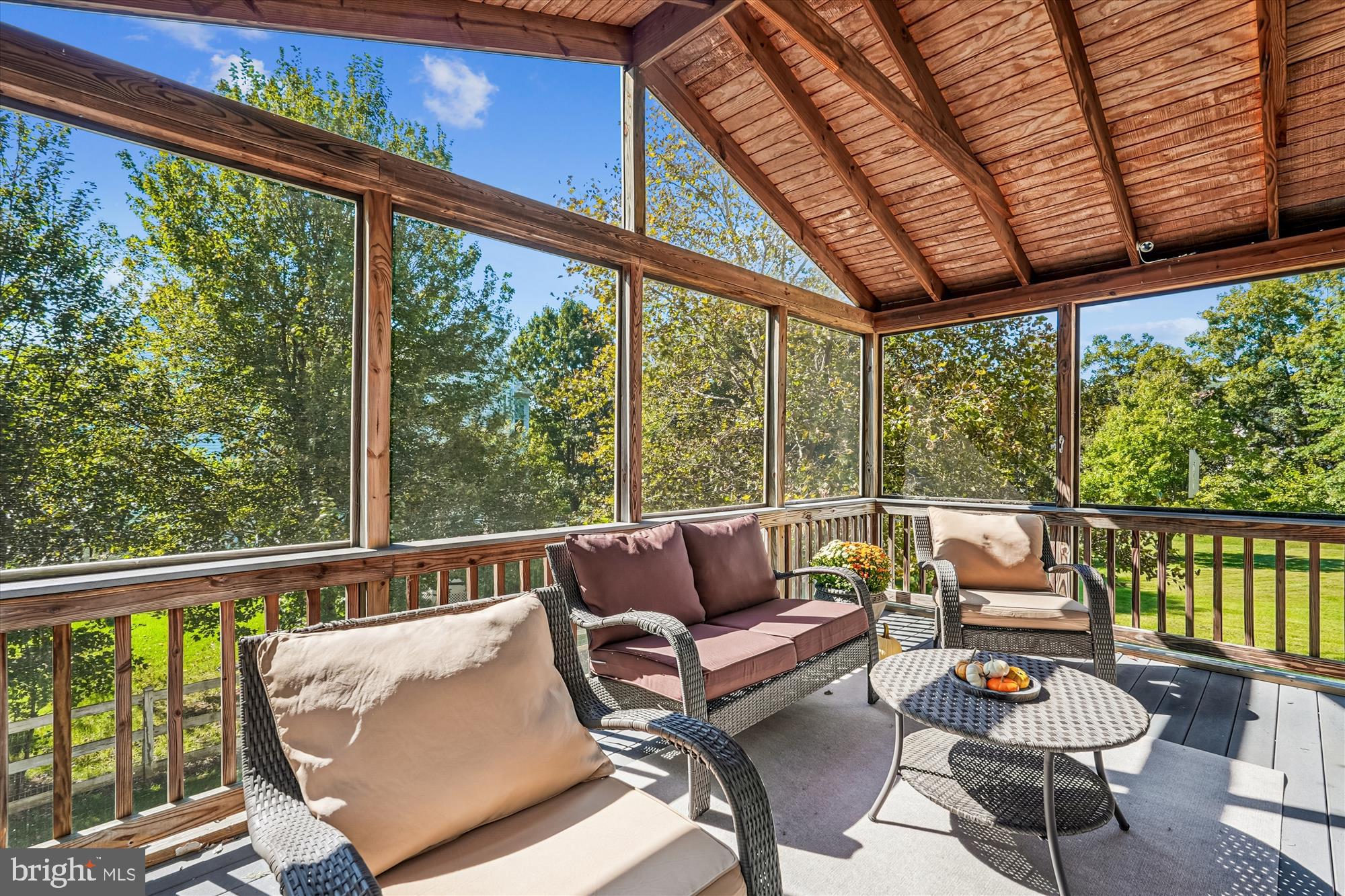 ROUND HILL - Residential