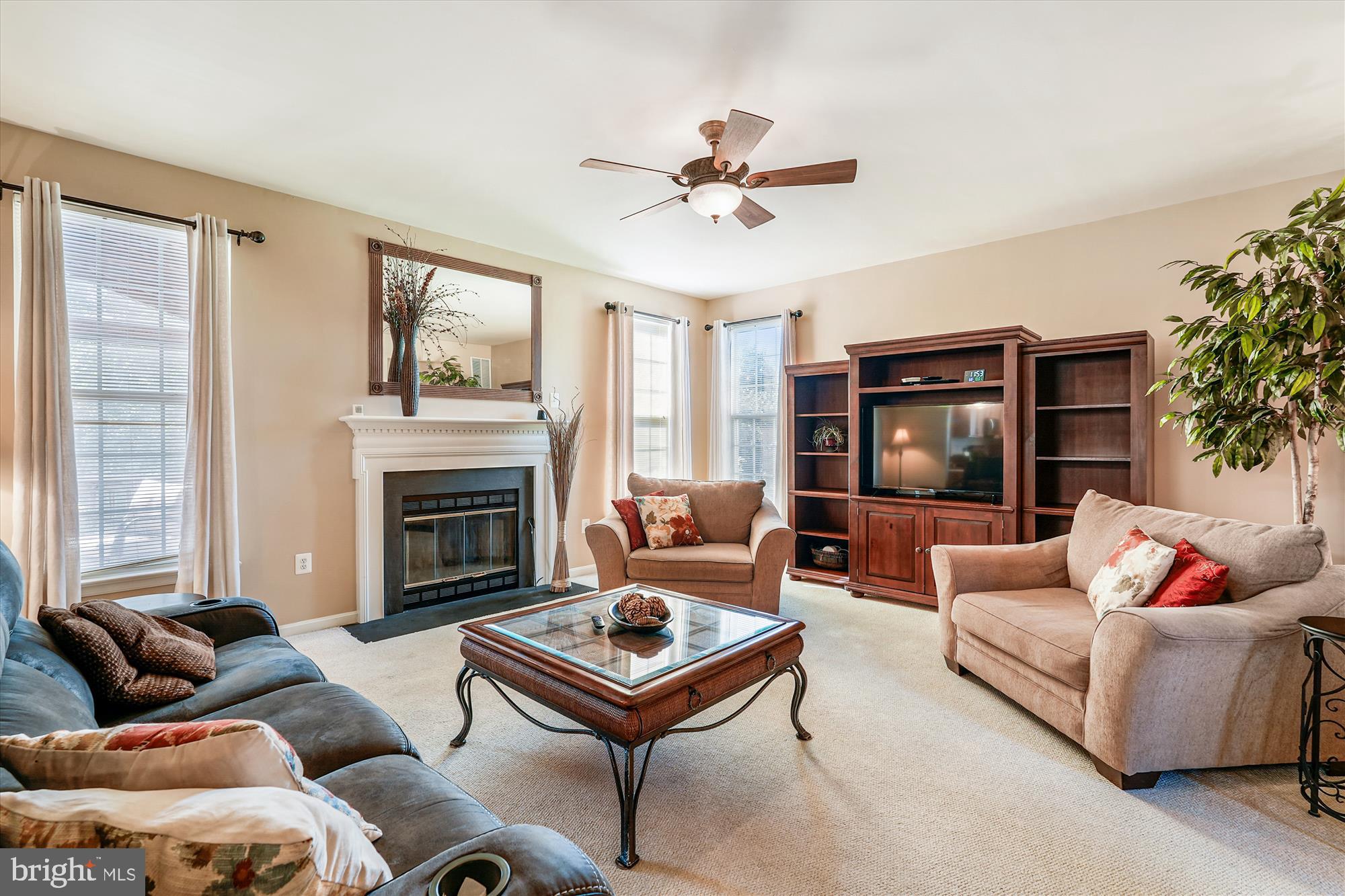 ROUND HILL - Residential