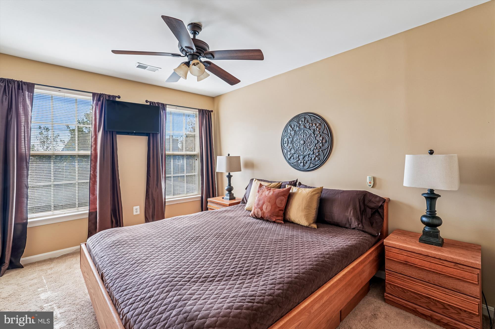 ROUND HILL - Residential