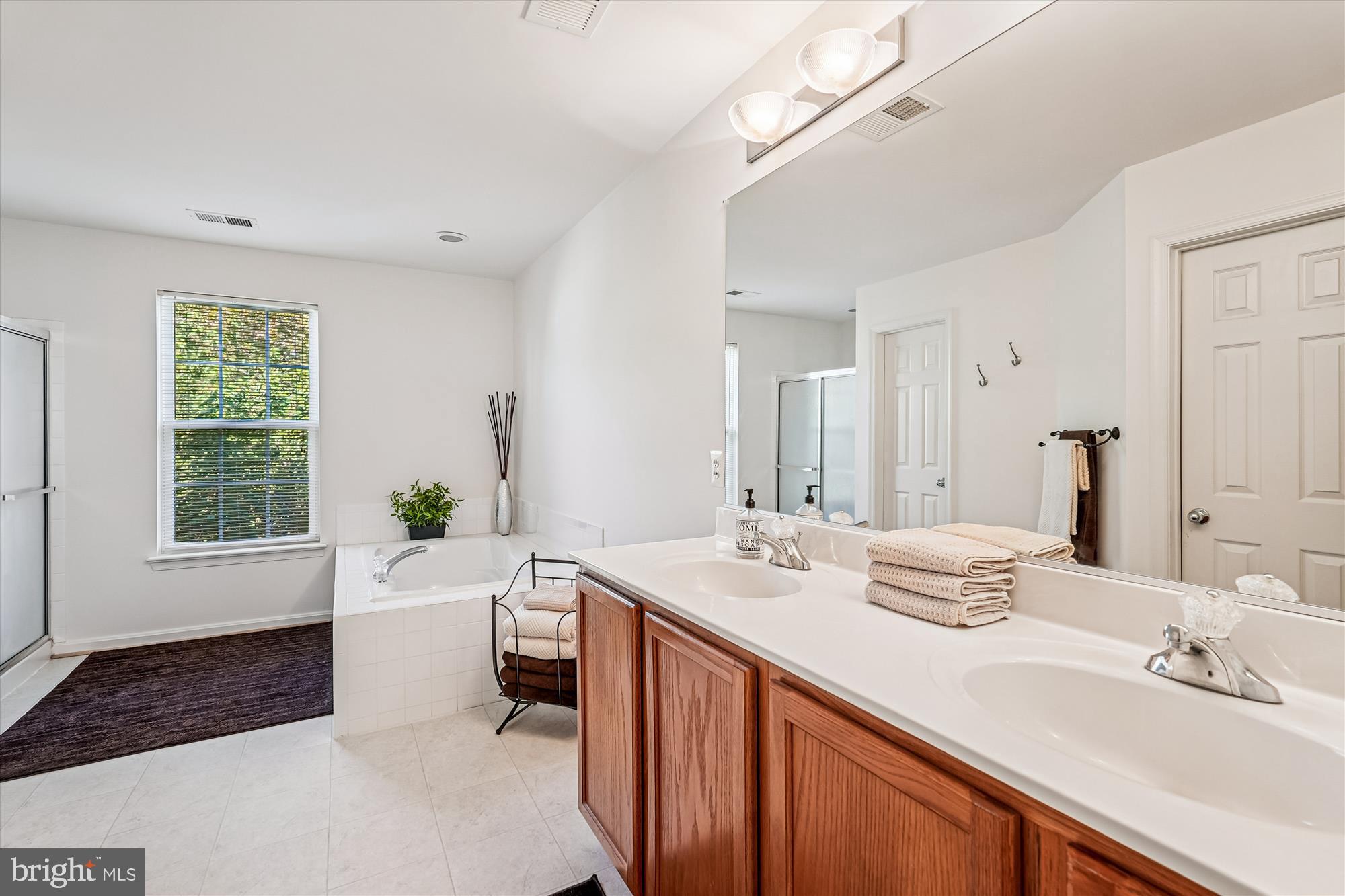 ROUND HILL - Residential