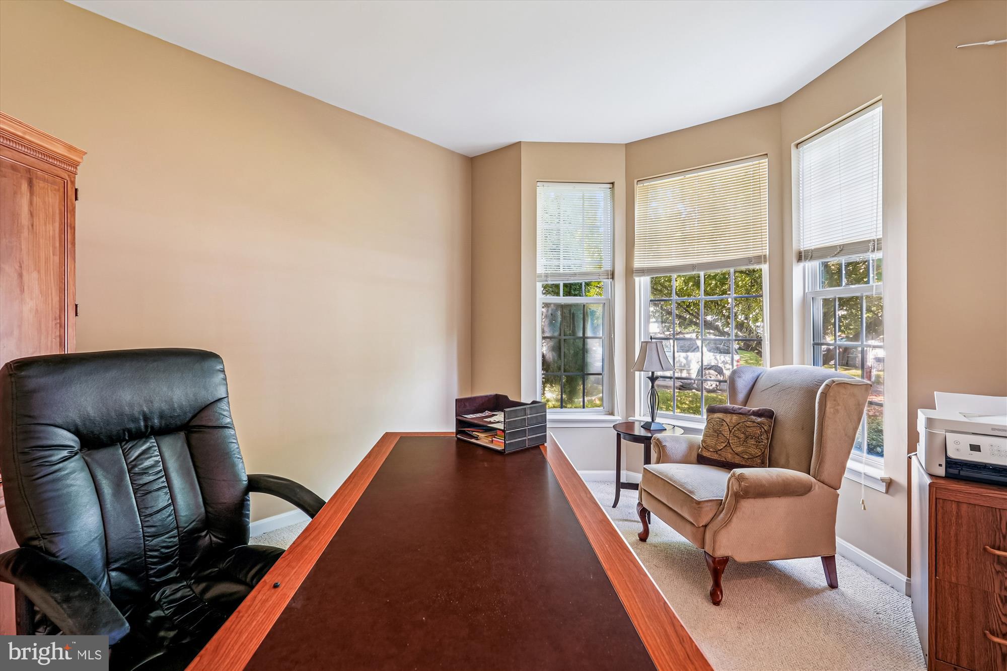 ROUND HILL - Residential