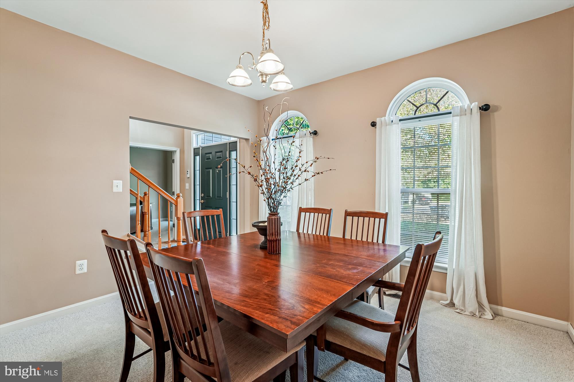 ROUND HILL - Residential