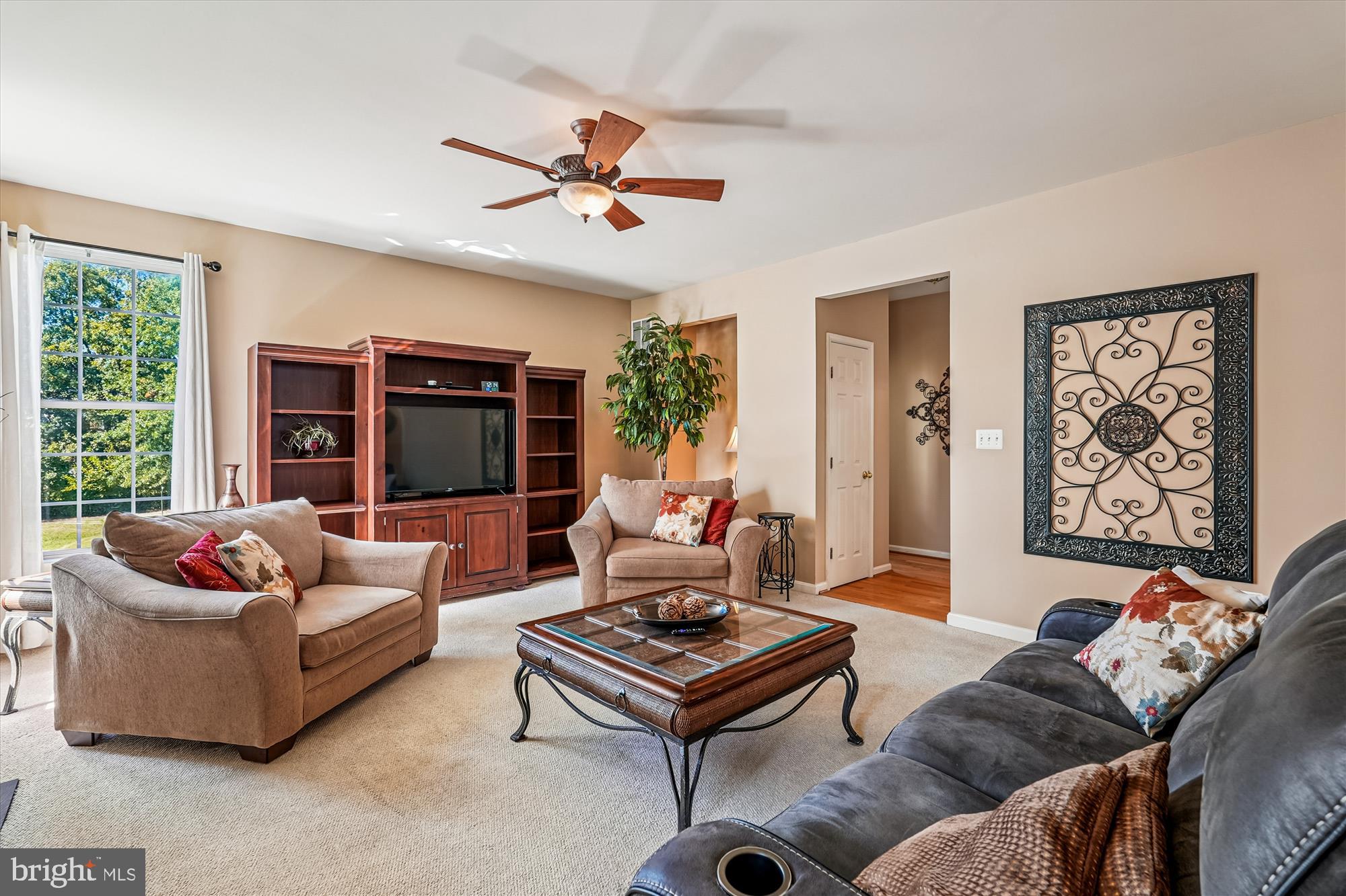 ROUND HILL - Residential