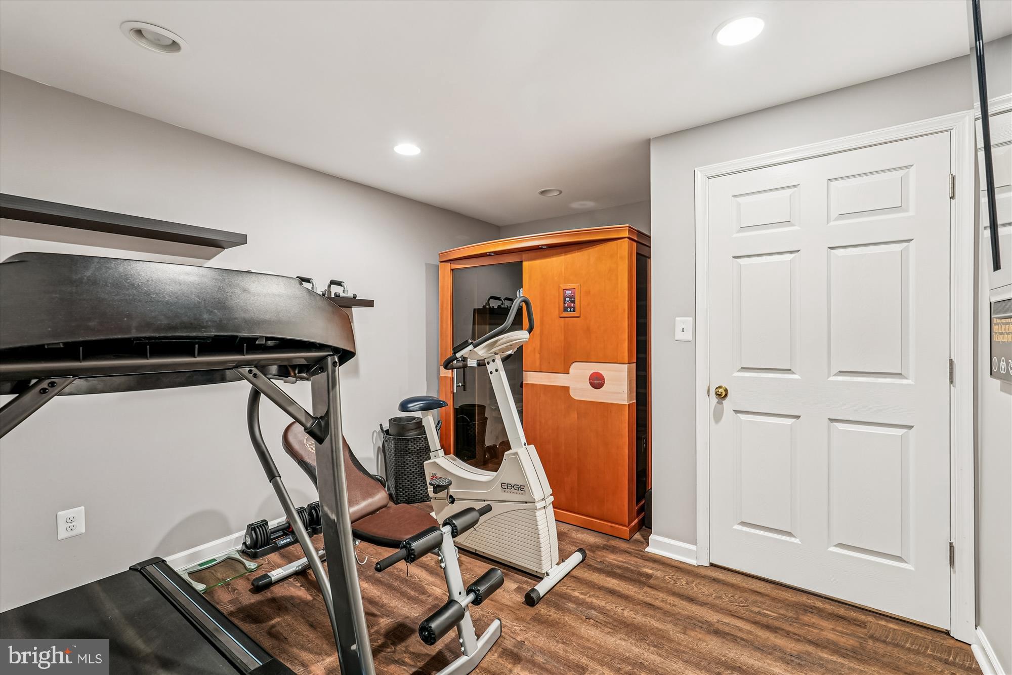 ROUND HILL - Residential