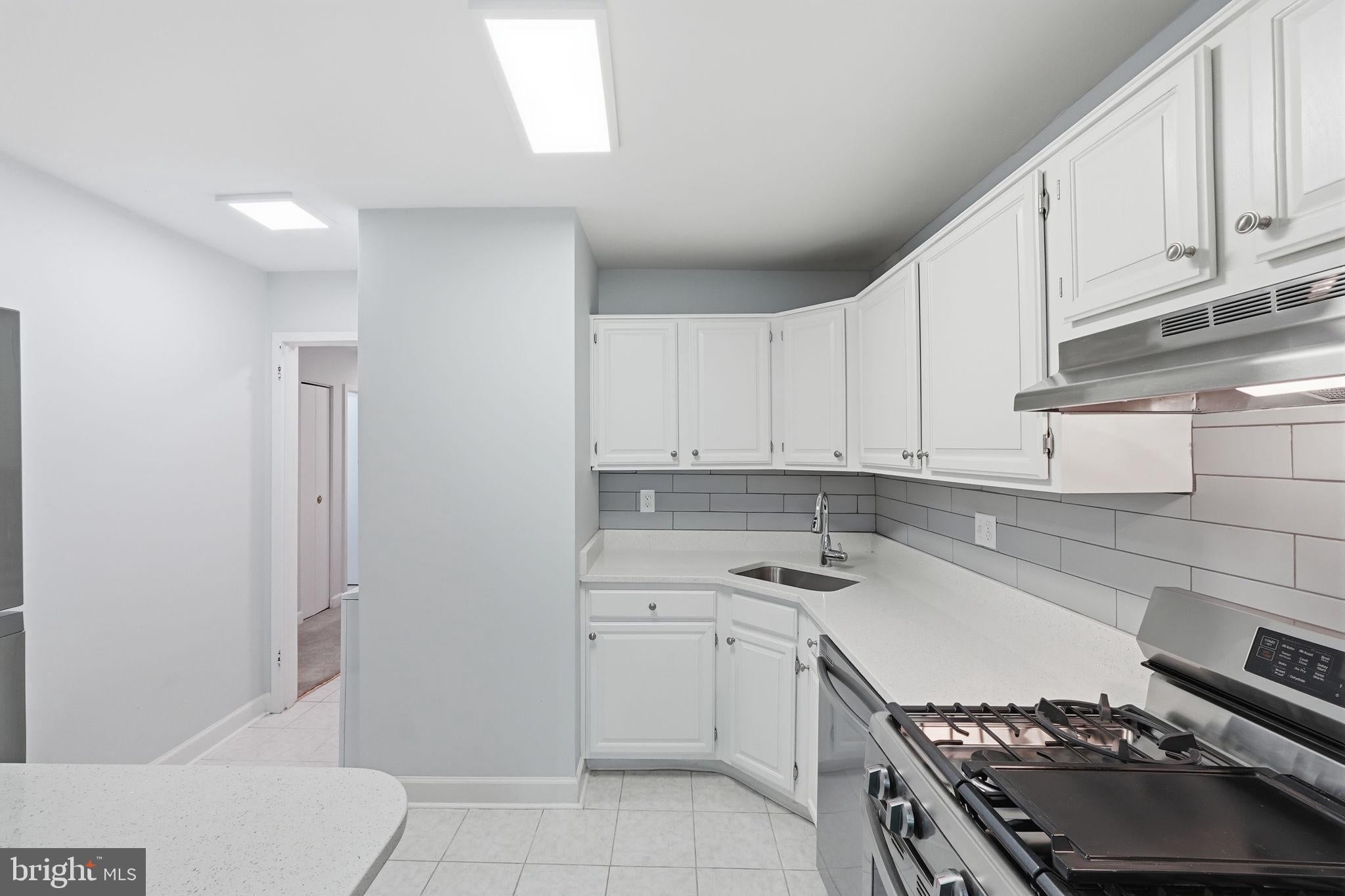 1558 NORTHGATE SQUARE 32B