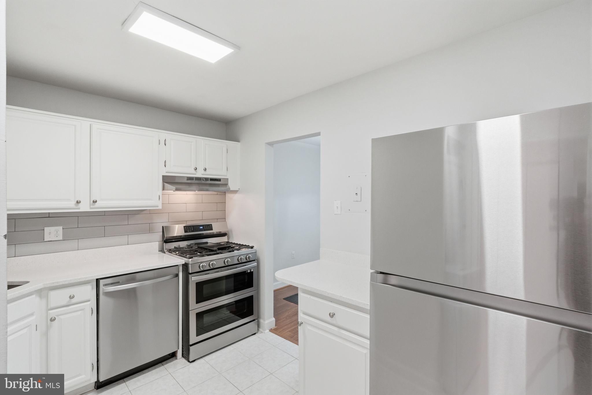 1558 NORTHGATE SQUARE 32B