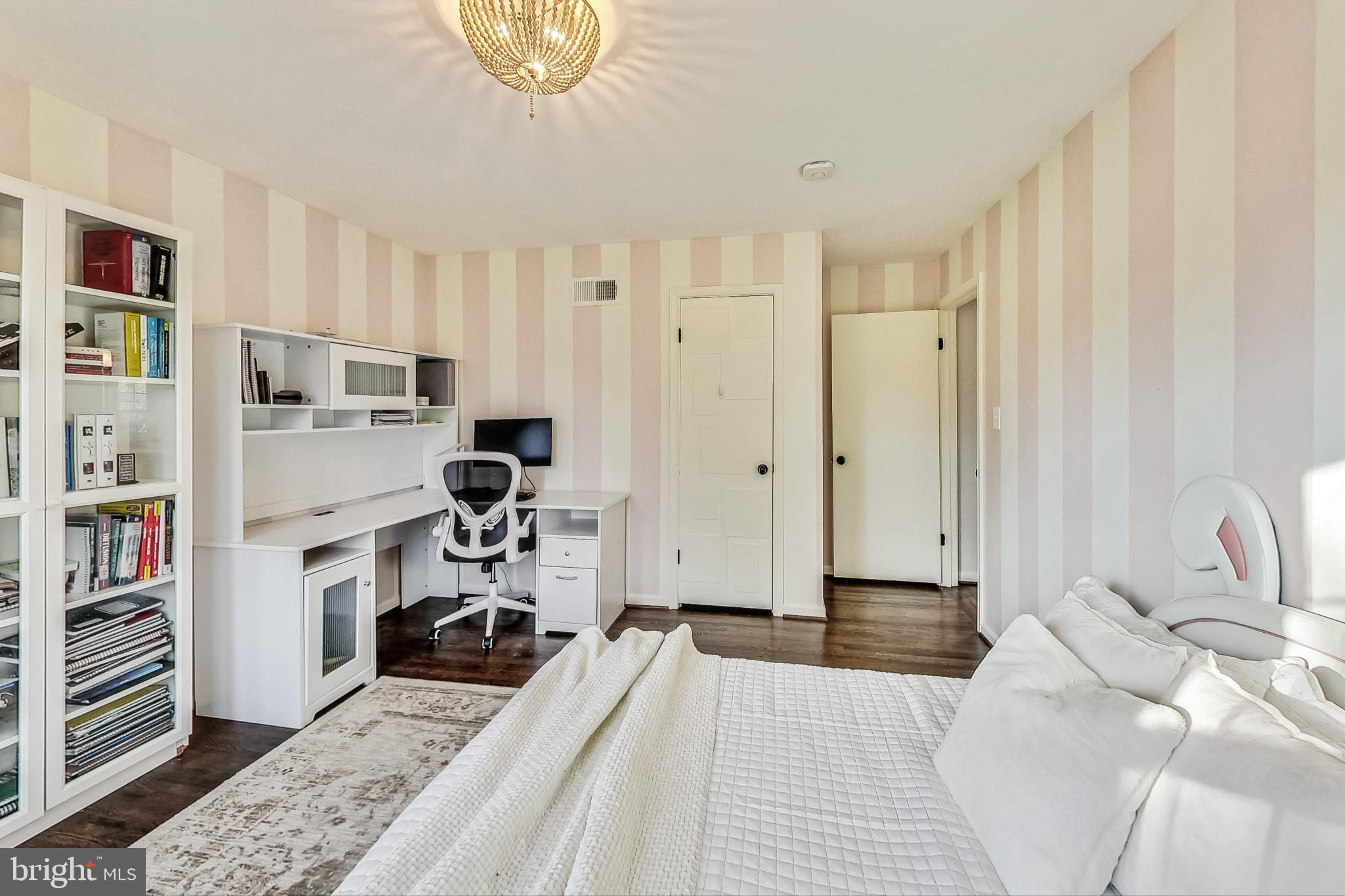 ANCIENT OAK - Residential